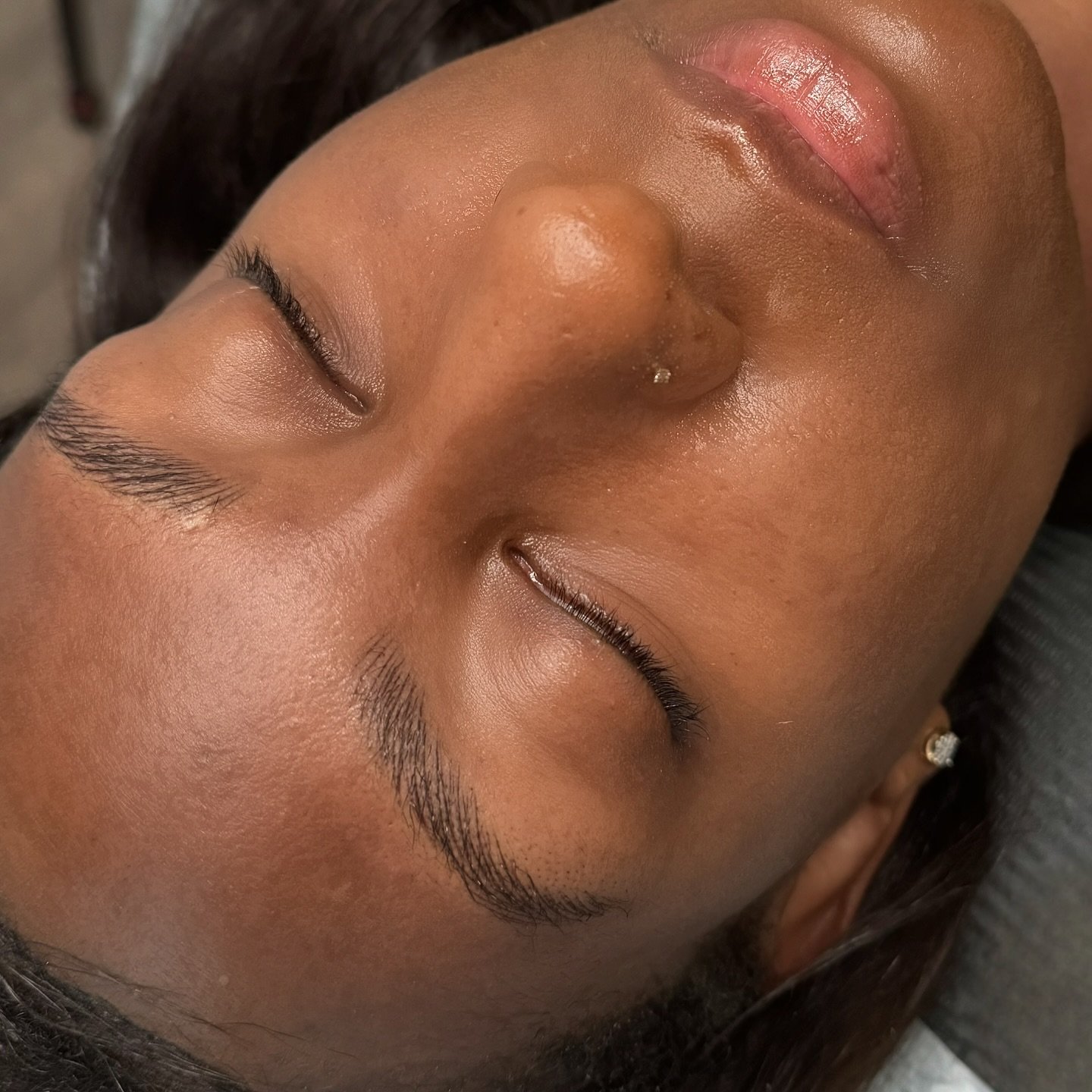 Nano brows first session
Swipe to last slide for her before

We filled her brows in with natural hair strokes so she can have a better foundation with a fresh face 😊
.
.
.
#nanobrows #powderbrows #microbladingphilly #phillypmu #philly #philadelphia 