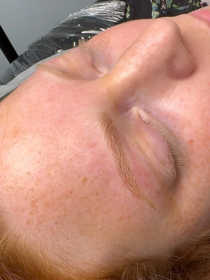 Ultra soft and natural nano hairstrokes feather

My client wanted her brows defined without looking like she got them tattooed 💁🏻&zwj;♀️

Color is always customized ✔️ 
DM or text me with any questions!
.
.
.
#nanobrows #powderbrows #phillypmu #phi