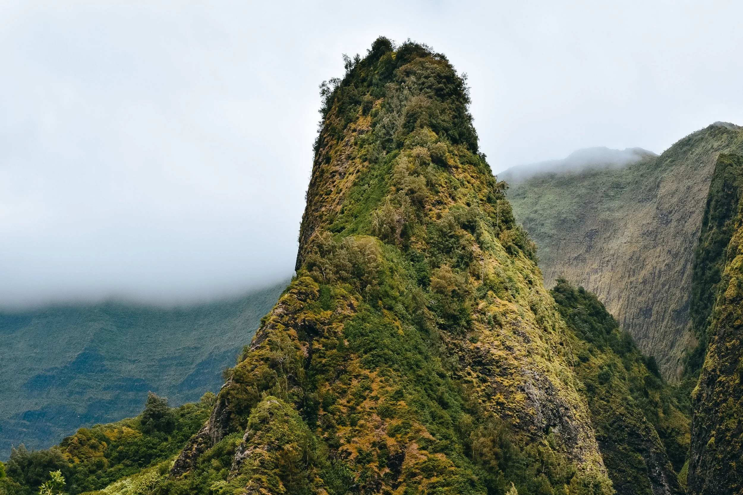 iao valley state monument maui hawaii iao needle rock spire