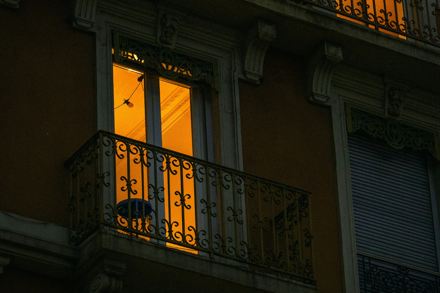 Why You Still Feel Alone in Your Relationship (Even When You’re Not)