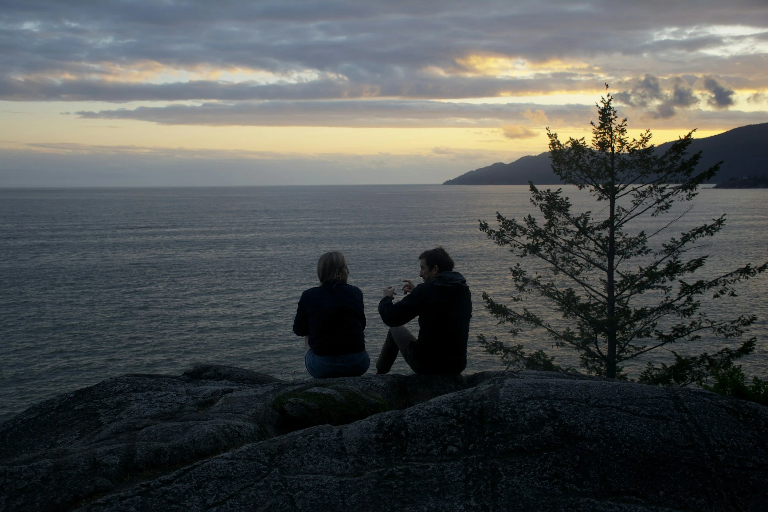 Couple reconnecting emotionally during conversation – Couples Therapy Montclair NJ