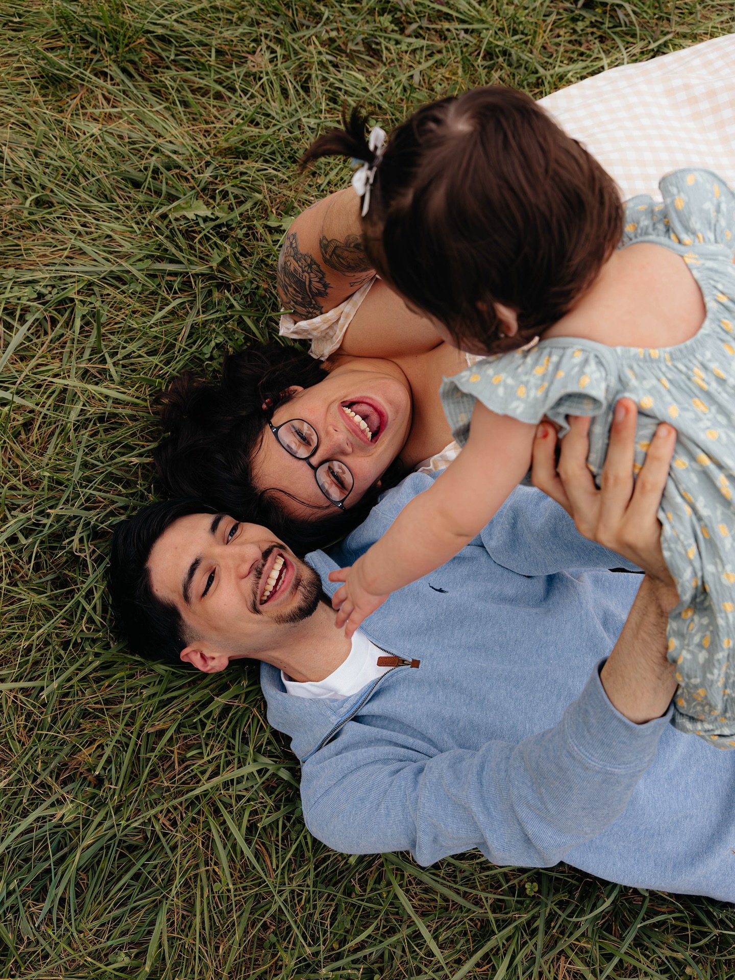 The cutest trio west of the Mississippi 🫶🏼🤍🐻 How precious are these three seriously?! Capturing family photos for sweet Ellie&rsquo;s birthday was a blast. I&rsquo;m so thankful I get to play with babies for a living!!!! 💌