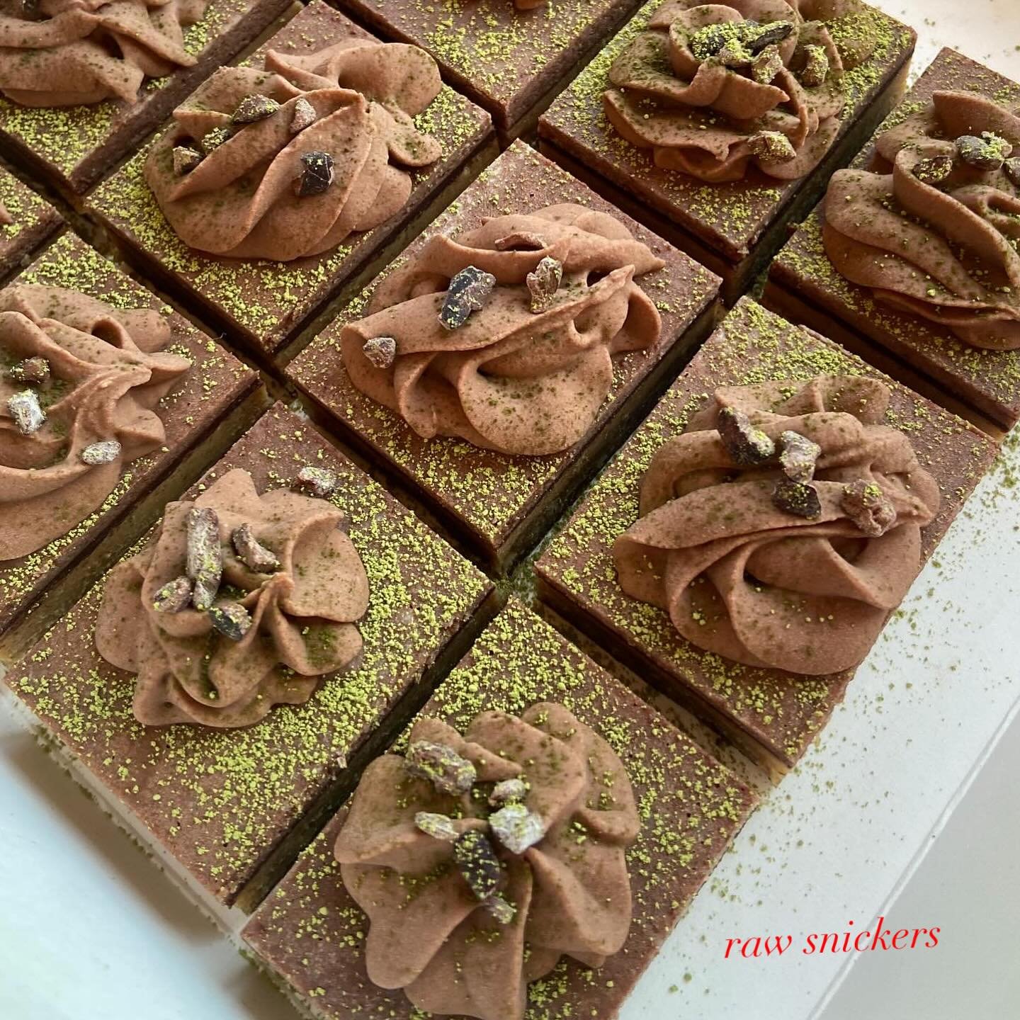 🍦🍦 silky chocolate and lemon swirls 🍦🍦 and some other traditional flavors. Wishing you a sweet Midsummer week! 🍥💐✨☄️ there are still some Midsummer raw cake boxes left! Send a dm or mail to info@mossakakor.com if you&rsquo;re interested in tast