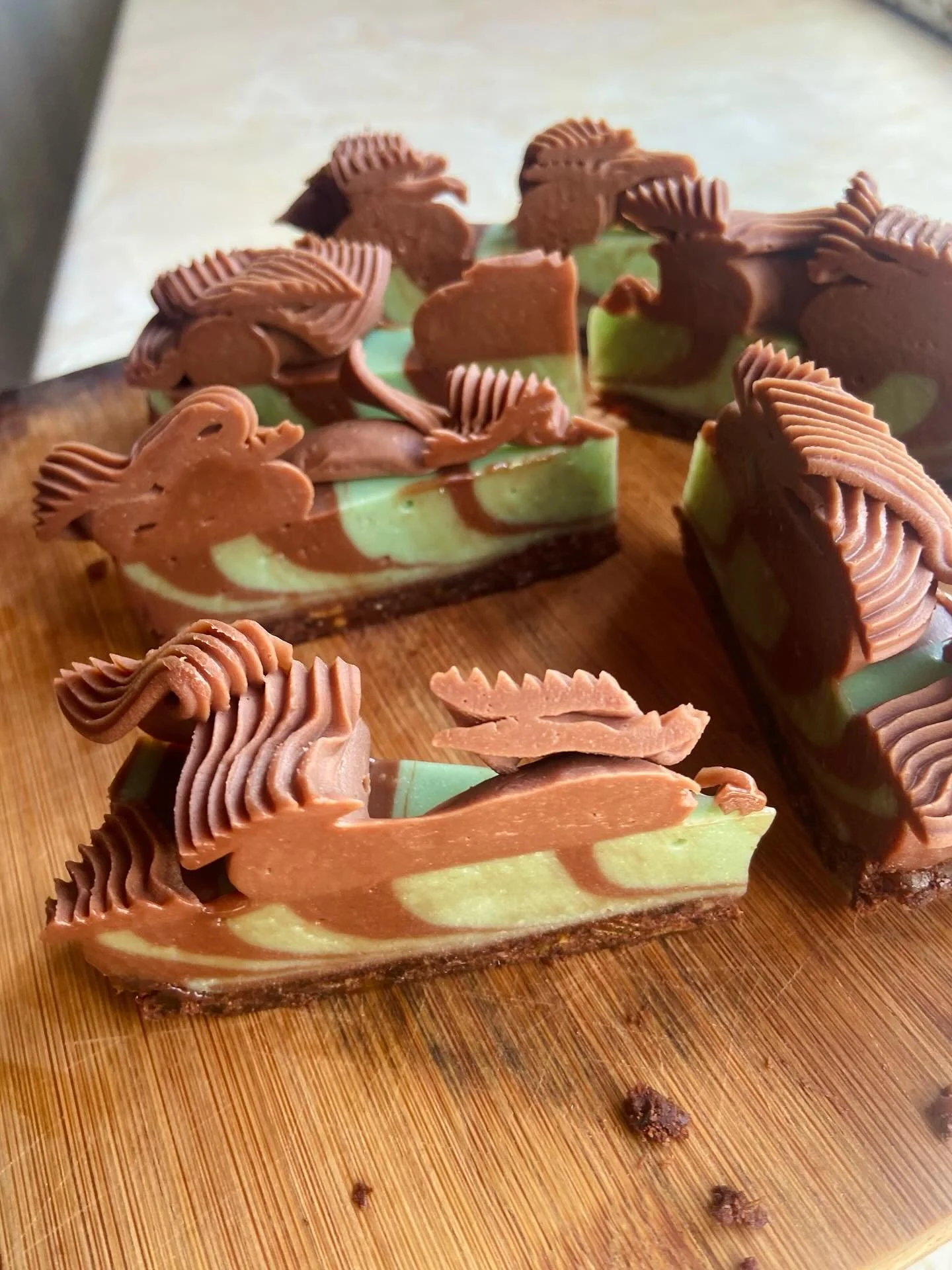 Hello September! 🍂✨ Fall is rolling in and we&rsquo;re ready to whip up new cozy flavors to match the season. Our classic menu includes Mint Choco, Berry Bites, Snickers and Mango raw cakes &ndash; and yes, we&rsquo;ve got some extra-special flavors