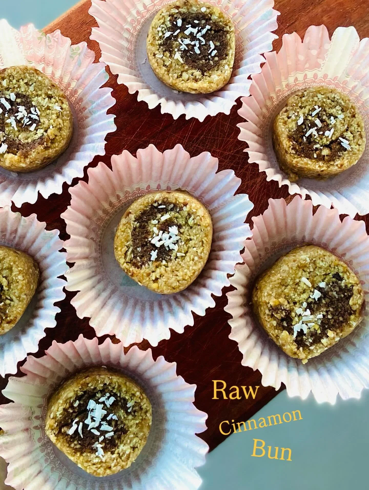 Raw kanelbullar till Kanelbullens dag ❣️🌞🌾 #rawvegan