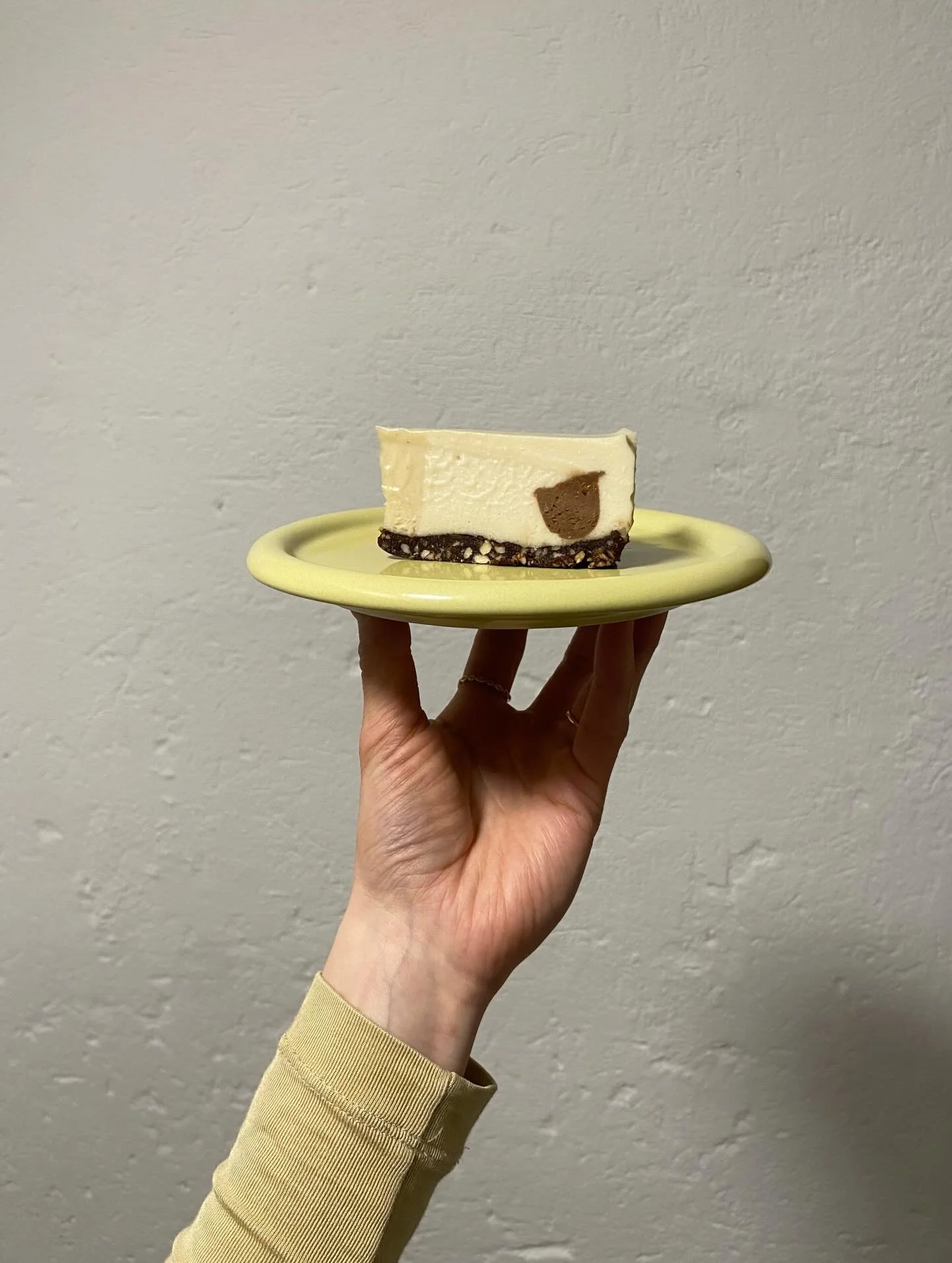 New cake with coconut, bitter almond &amp; chocolate 🤎 Such a beautiful combination of flavors &mdash; nutty, deep and slightly sweet. And I&rsquo;m in love with the little cow pattern it got 🐄

What are your favorite flavor combinations this winte