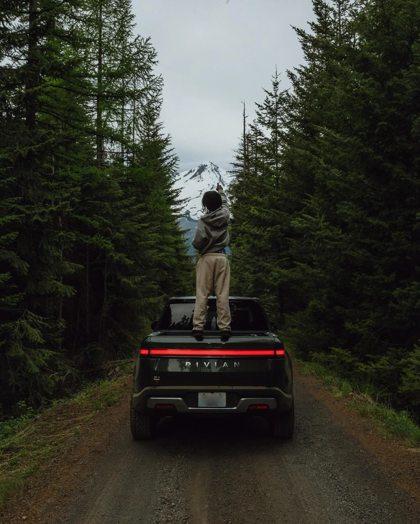 W O N D E R :  What was it like when you saw it for the first time?
.
.
.
#campyoshifeedsthesoul
#adventureatplay 
photo: @pdxwulf_
