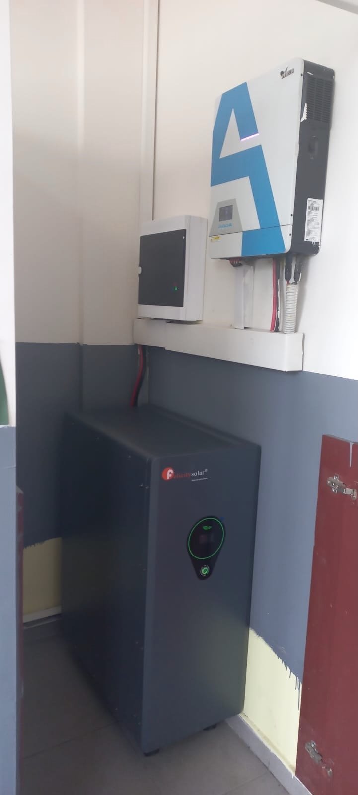 Solar batteries support classrooms during power outages