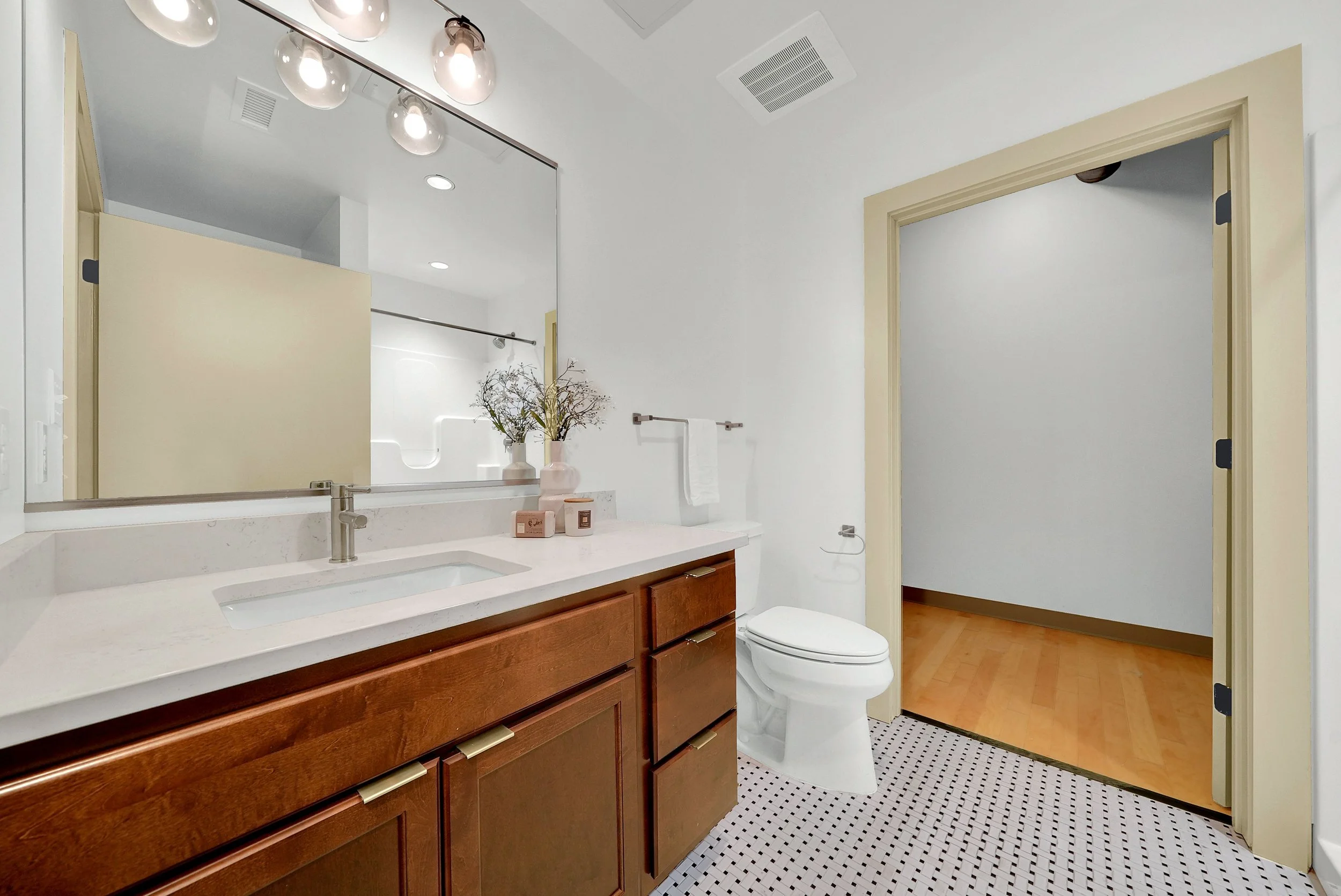 hobbs_bathroom 2.jpg