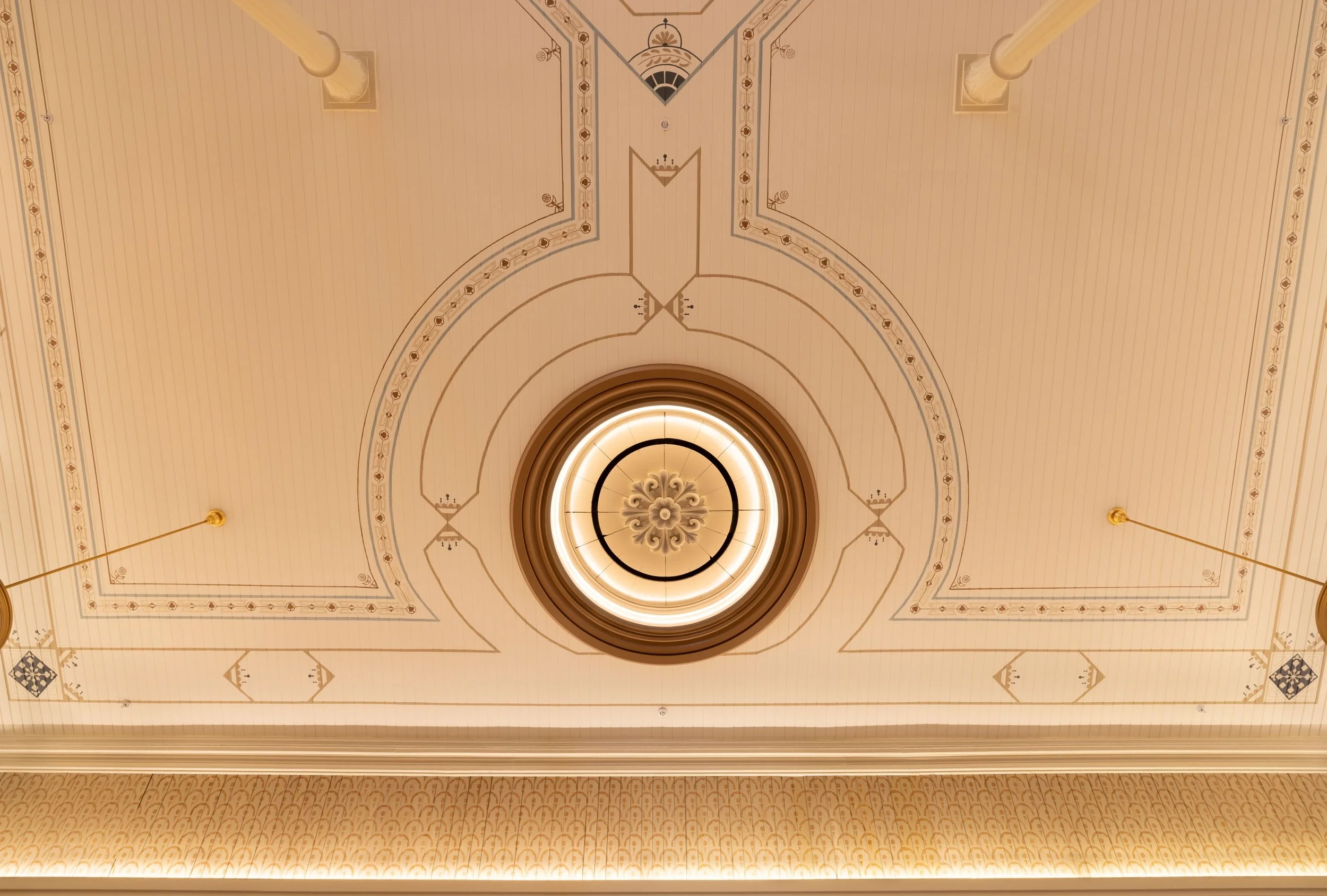 studiogwa-Interior_Courtroom Ceiling_Old Courthouse Center.jpg