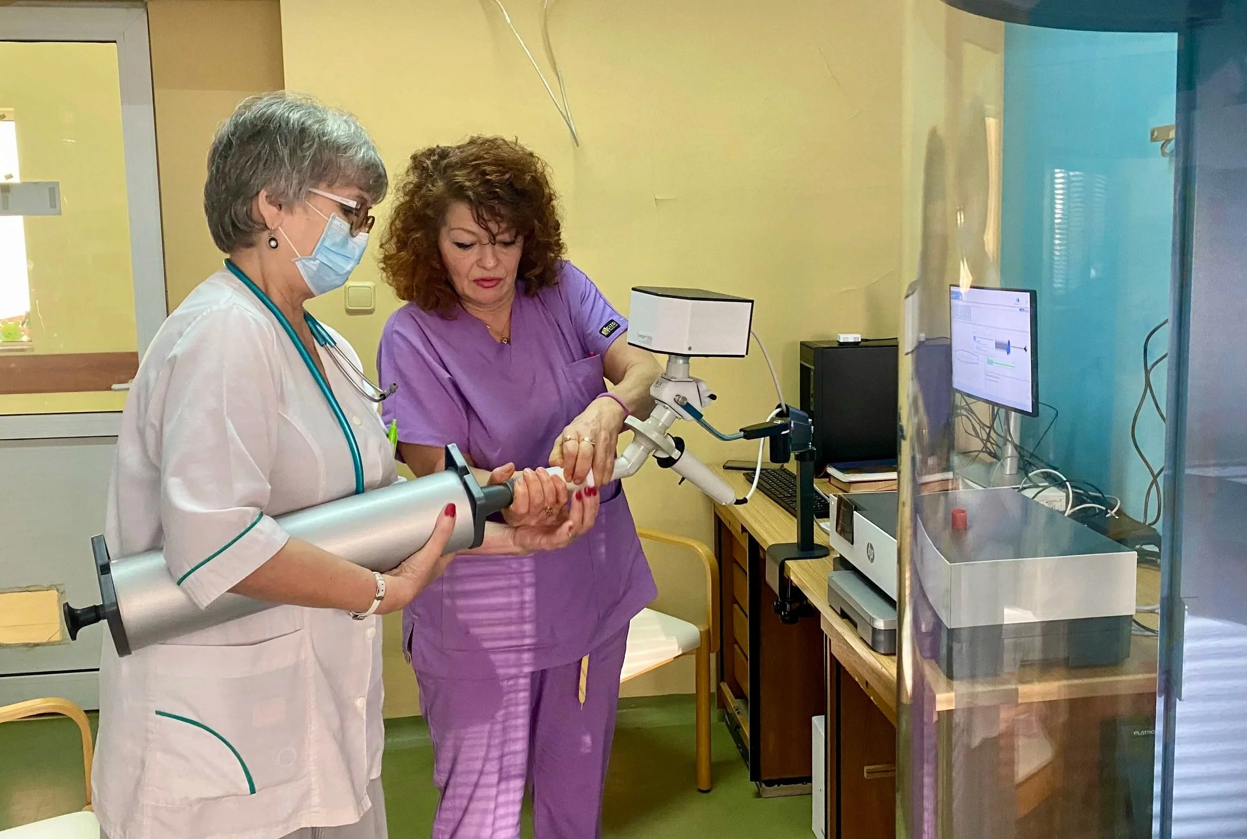 Клиниката по детска пневмология и фтизиатрия с последно поколение апарат за проследяване на дишането