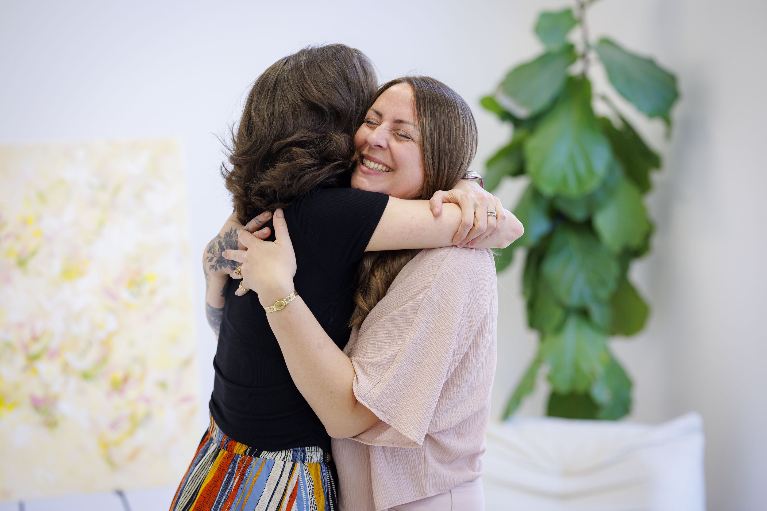 Artistes et collectionneurs lors d'un événement de la Galerie Rose au Québec