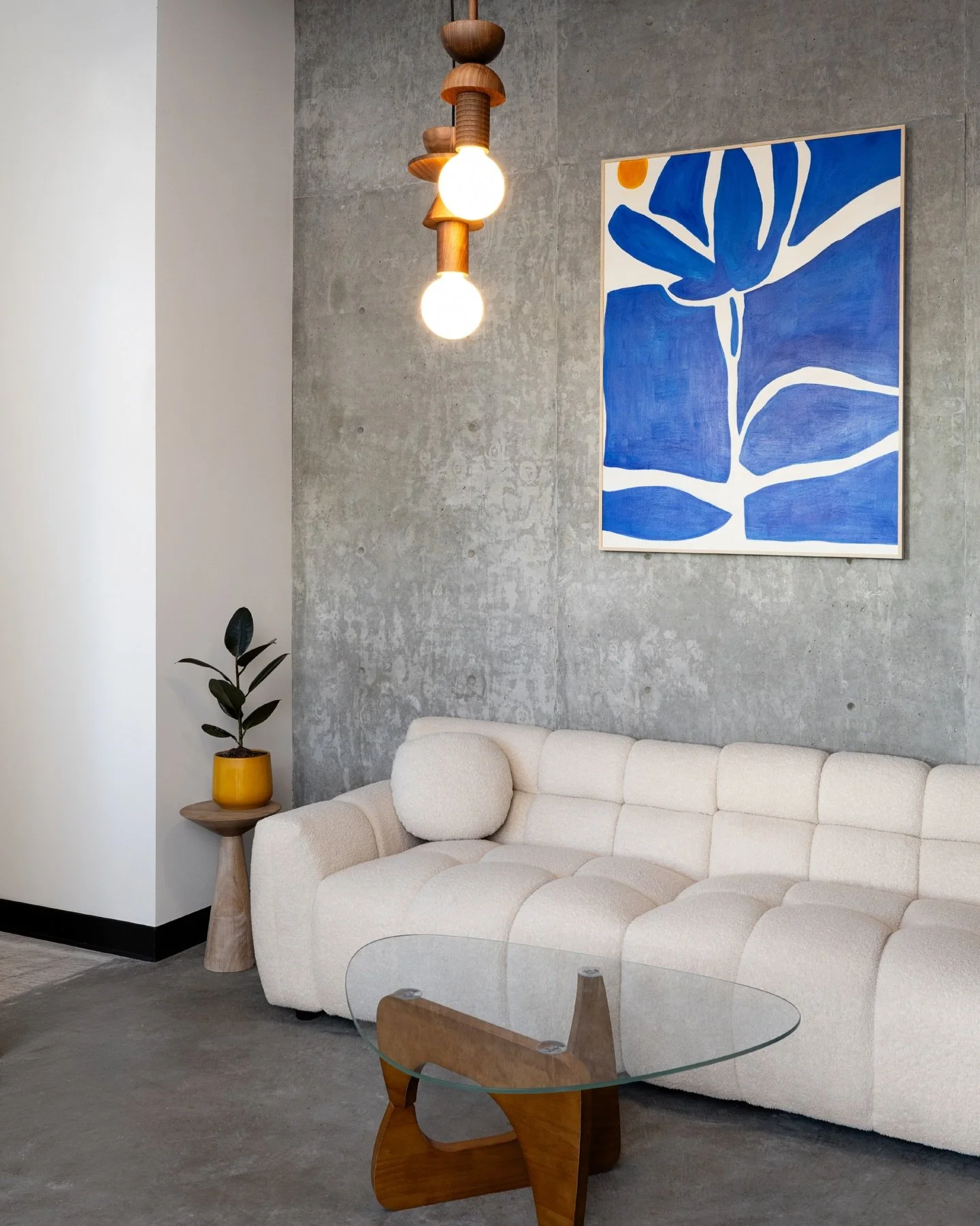 PLAYFUL, MODERN, HILLCREST

Our team handled Brand Direction, Wayfinding, and Interior Design Features for this multi-family project-completed 2025 in San Diego, CA.

This was the first of four buildings we branded, and it&rsquo;s definitely the most