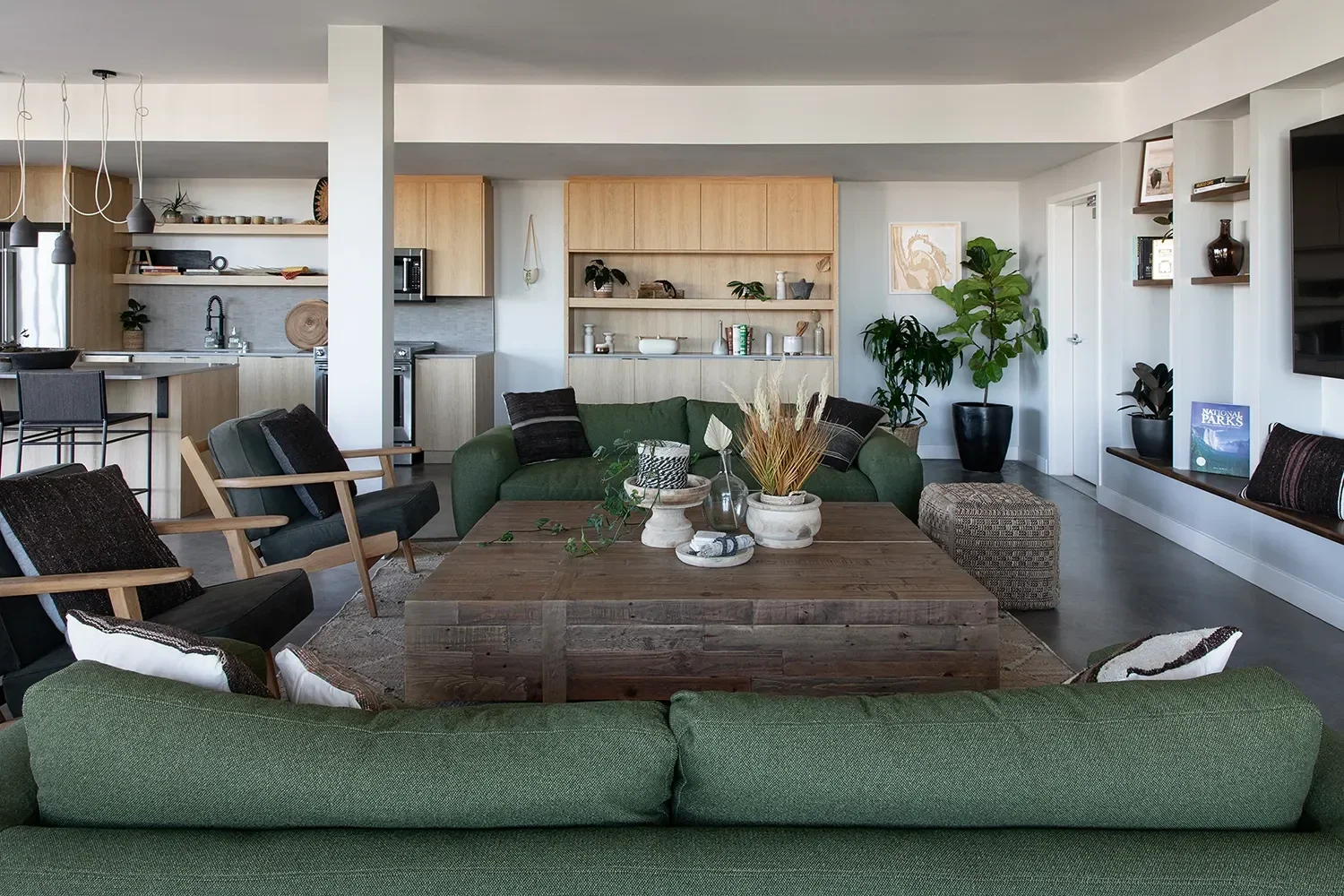 8th-and-b-amenity-space-lounge-green-sofa.webp