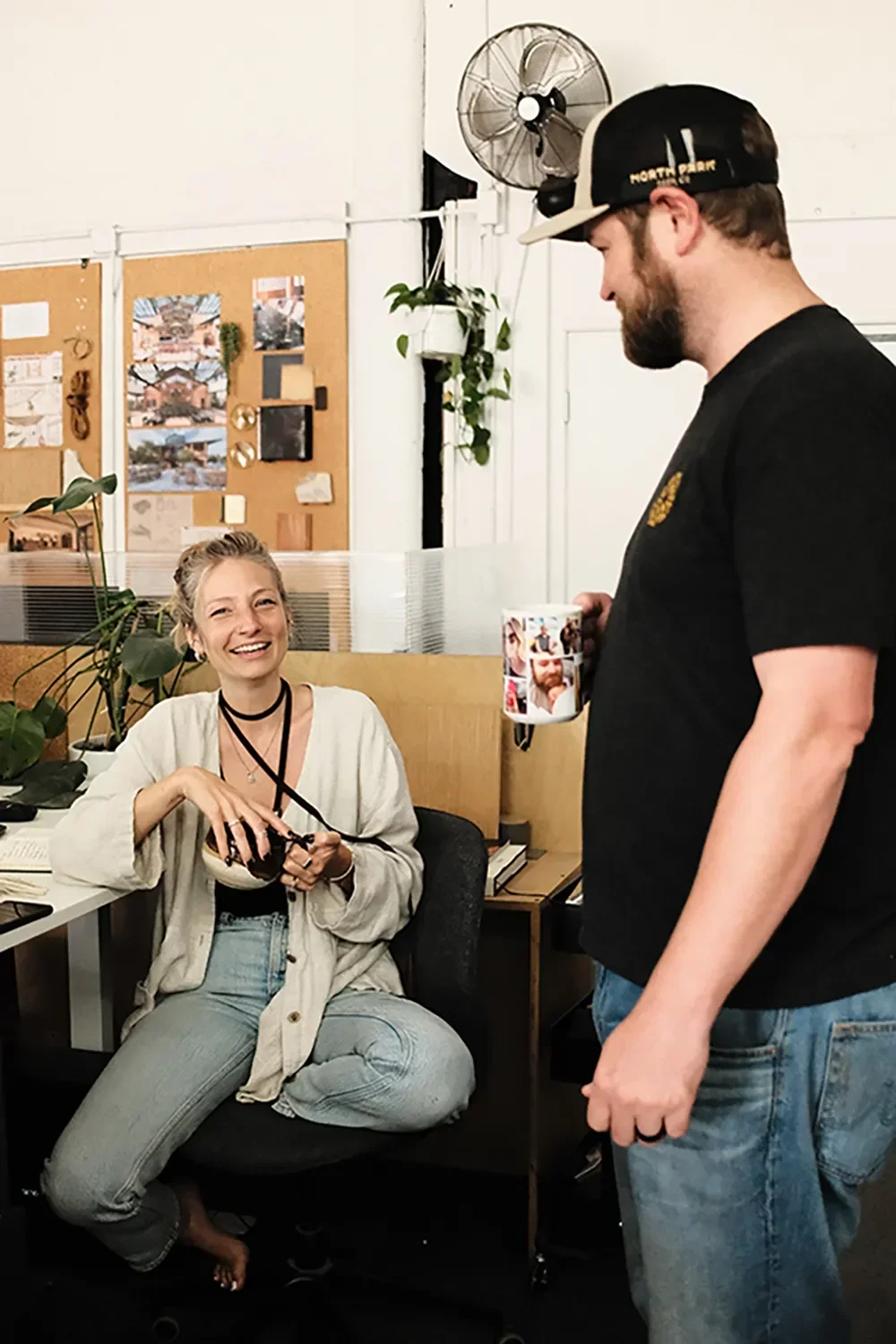 tecture-studio-desk-conversation-collaboration.webp