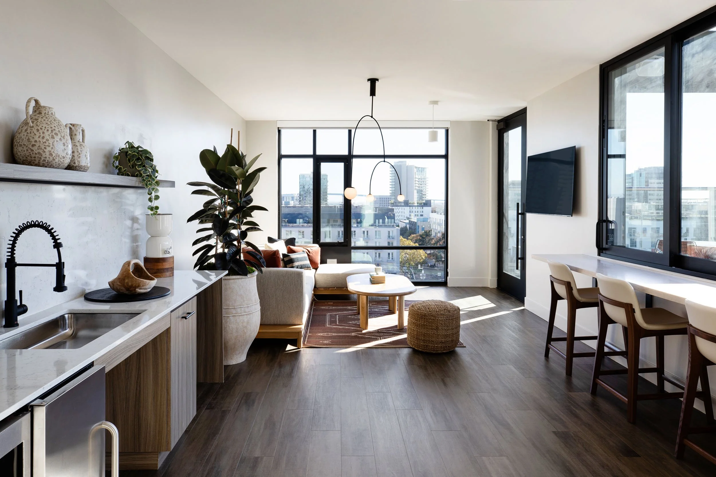Multifamily rooftop lounge amenity space in Downtown San Diego