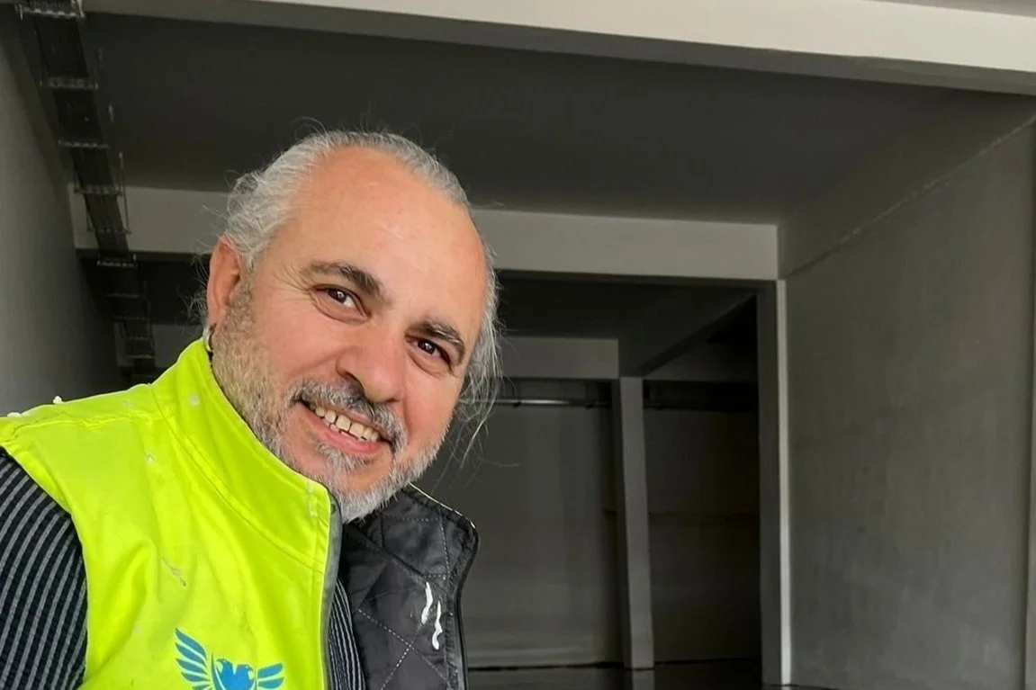 Epoksi zemin kaplama
	•	Epoksi boya
	•	Endüstriyel zemin kaplama
	•	Epoksi zemin uygulaması
	•	Epoksi zemin fiyatları
	•	Hijyenik zemin kaplama
	•	Kimyasal dayanımlı zemin
	•	Estetik zemin çözümleri
	•	Parlak zemin kaplama
	•	Toz tutmayan zemin