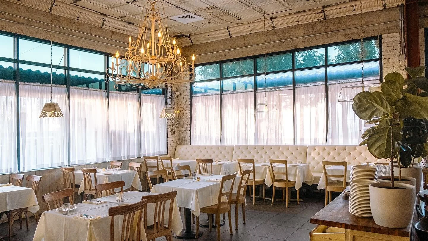 Just a reminder that we are closed on Mondays for the summer ☀️ we&rsquo;ll be back from our weekend starting tomororw at 5, join us for Happy Hour or a dinner you&rsquo;ll be sure to talk about for the rest of the week ✨

📸: @minglefield_v2 #tratto