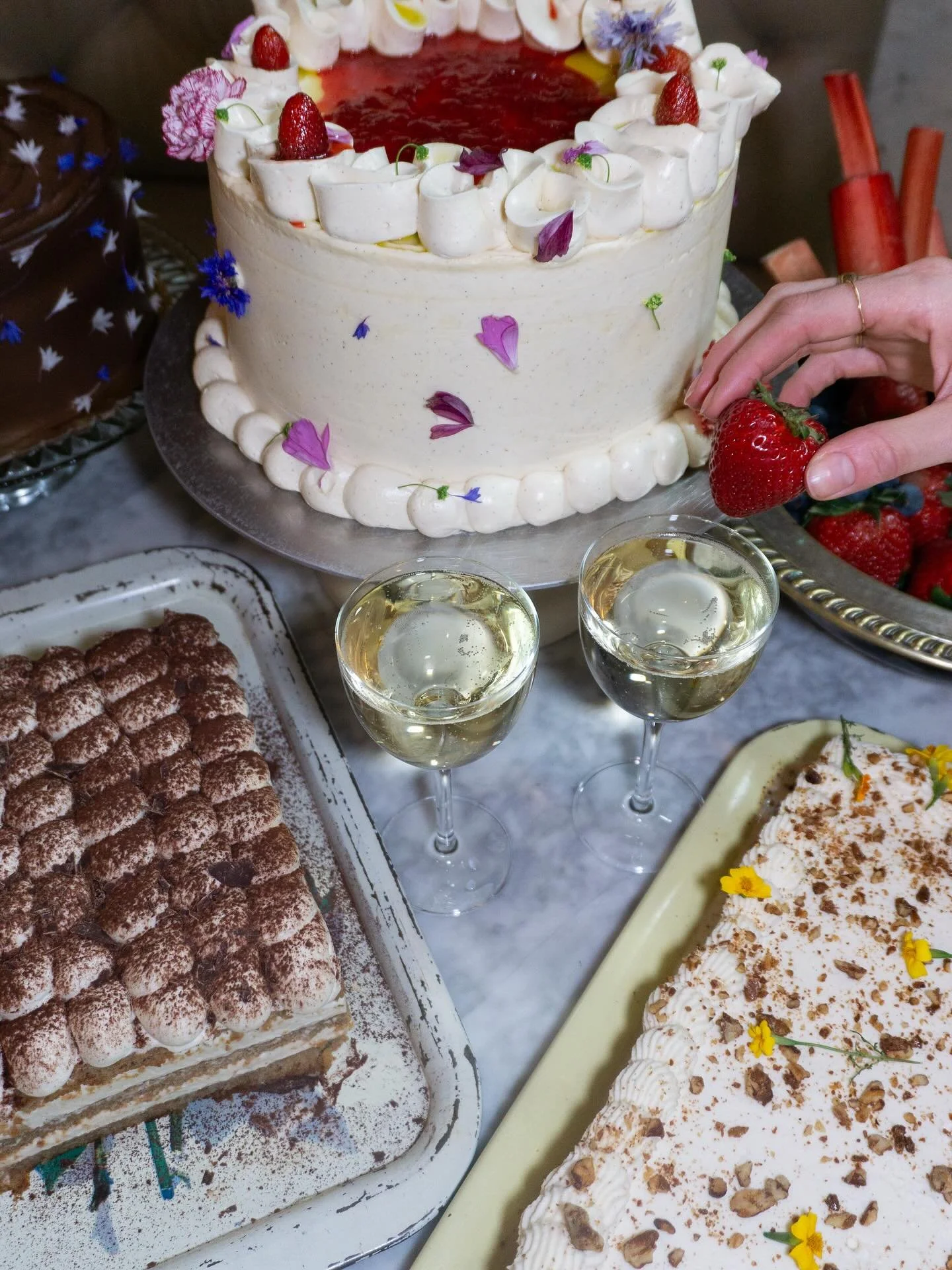 Planning to celebrate a special occasion with us at Tratto? Don&rsquo;t forget to order one of our Custom Cakes, it&rsquo;s the cherry on top of a perfect night with friends and family 🍒🍰 available on trattophx.com!

#tratto #pizzeriabianco #phoeni