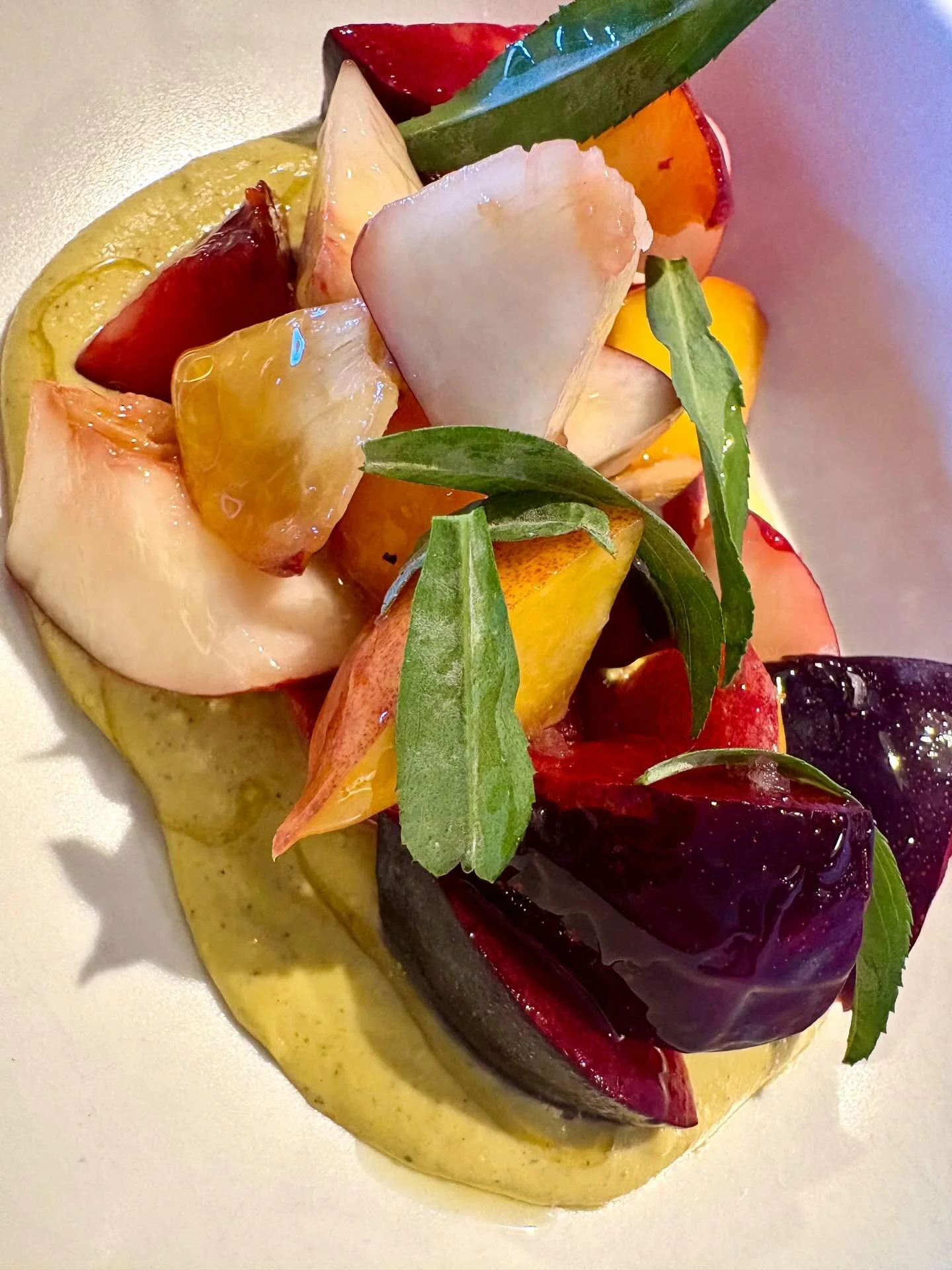 Summer colors on the menu at Tratto&hellip; Beautiful California stone fruit served on pistachio butter, topped with Mexican tarragon and a drizzle of honey (from @mcclendonsselect in AZ, the pistachios too 🙏) 

#tratto #pizzeriabianco #phoenix