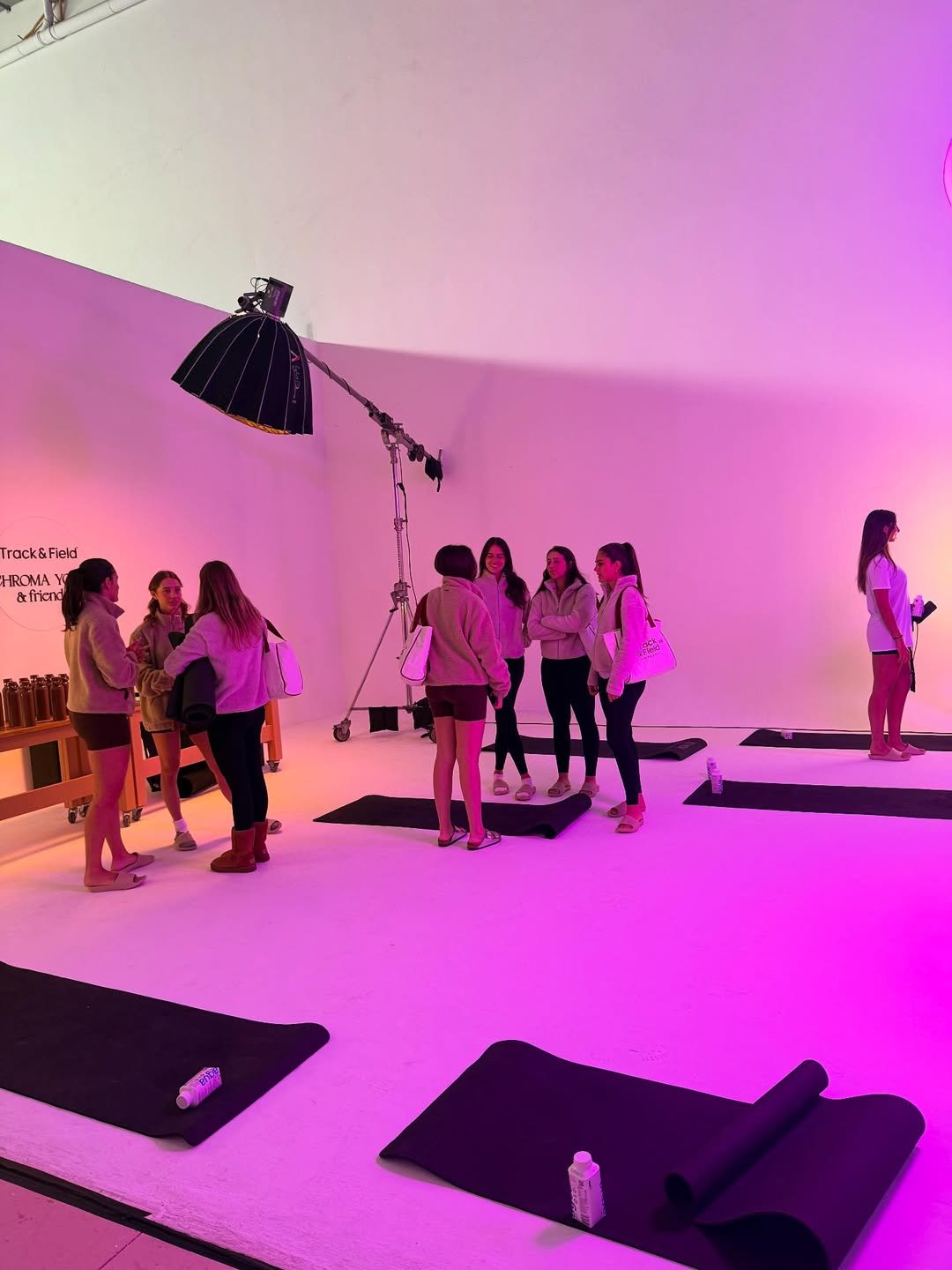 💘chroma yoga💘with my best friends!!!!!que honra host esse evento especial e leve!!!!!!!!!!!!!i (6).jpg
