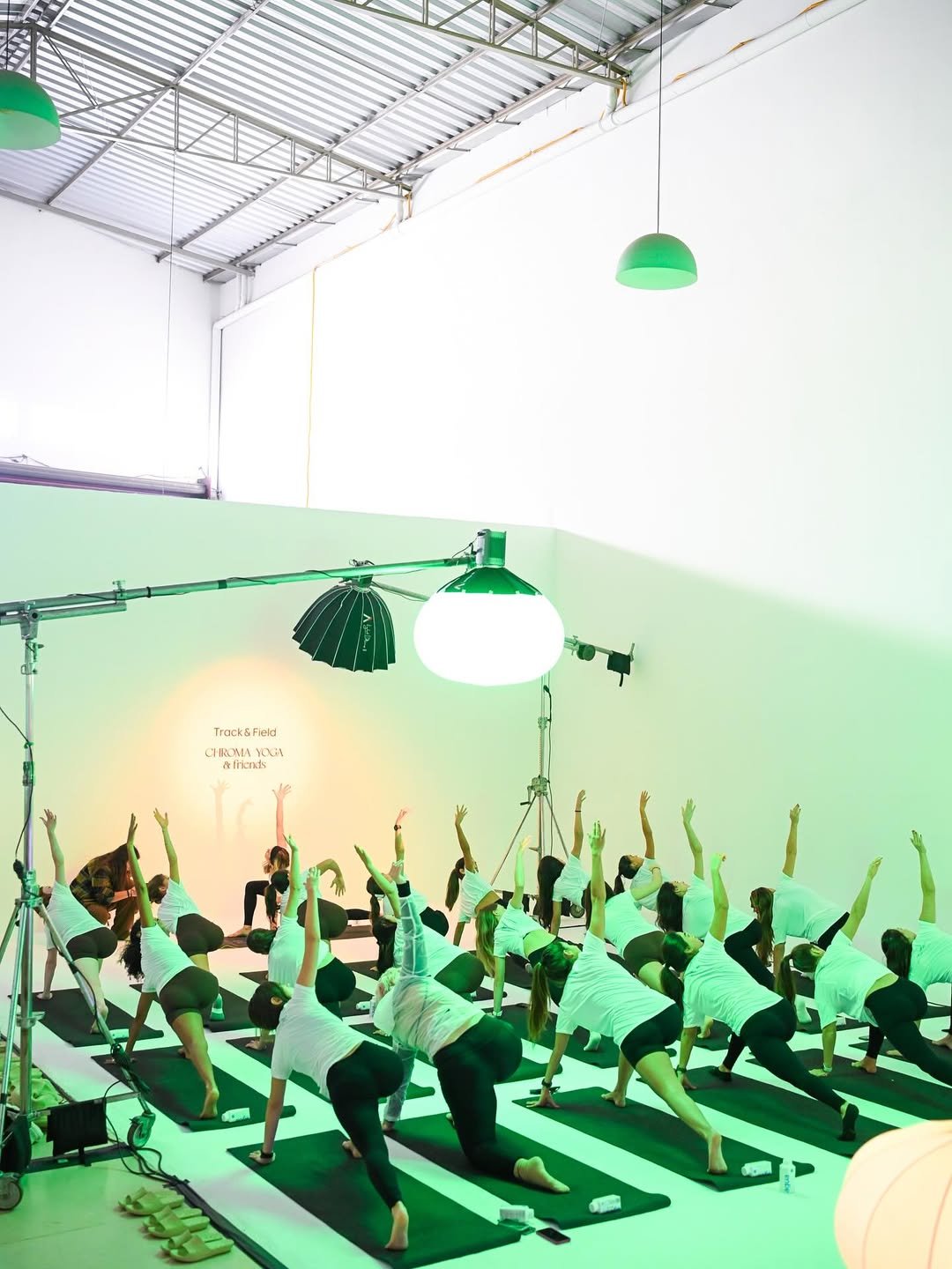 💘chroma yoga💘with my best friends!!!!!que honra host esse evento especial e leve!!!!!!!!!!!!!i (7).jpg