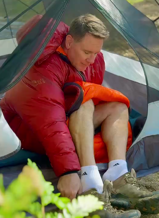 Ready to get up? Just unzip the footbox, put your footwear on, and go!