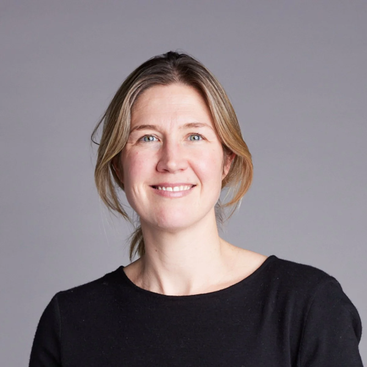 Shannon Headshot.jpg