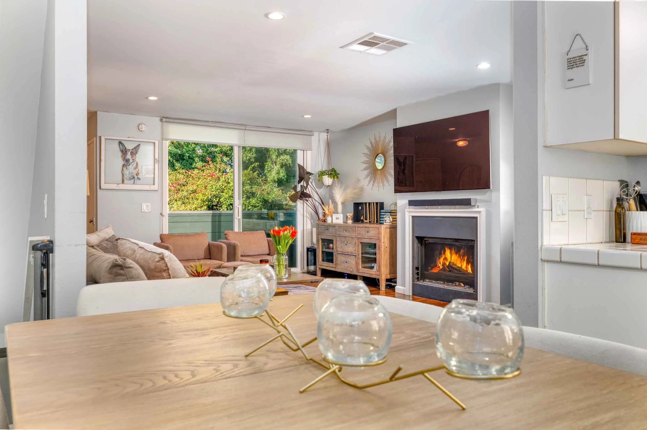 5811 Woodman Ave #22 Sherman Oaks, CA 91401