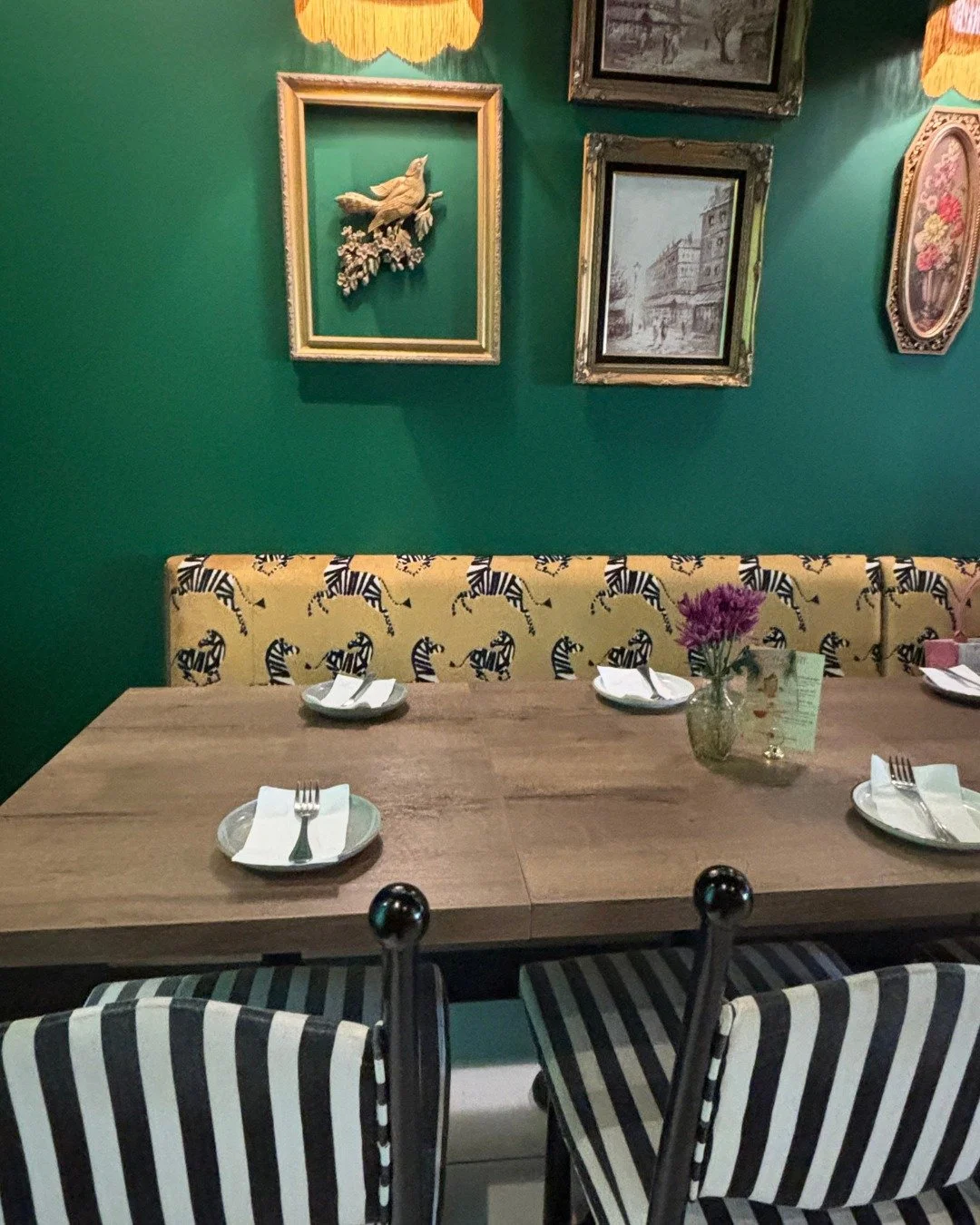 Dine, relax, and indulge. LeDu Thai combines authentic cuisine with contemporary elegance.

ledu thai | authentic thai cuisine | contemporary thai dining | modern thai restaurant | upscale thai restaurant | thai dining experience | dine at ledu thai
