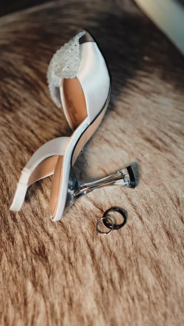 Stunning bridesmaids, flawless vibes — this is what grace looks like at weddings.
#WeddingReel #StunningLadies #BridesmaidGoals #WeddingVibes #FlawlessLooks #WeddingGlam #IGBridesmaids #ElegantVibes #ReelBeauty #WeddingInspo #BridalPartySlay #