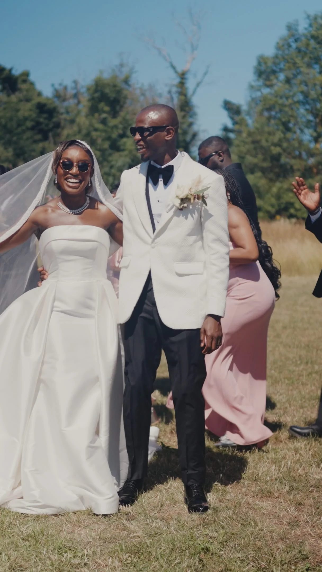 Find some energetic groomsmen and bridesmaids.
#wedding #explorepage #love #explorepage✨ #weddingreel #davinciresolve #fypage #sonyalpha #love