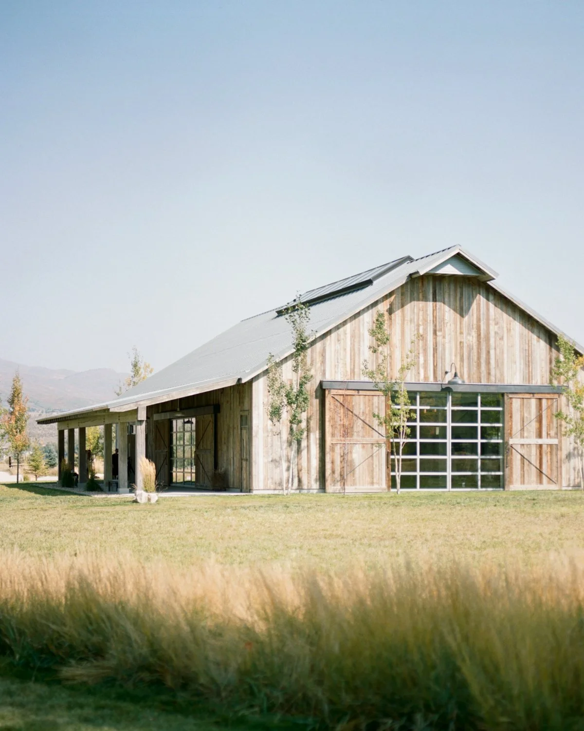 CarrieMinns_260728_MC_BarnVenue_4x5.jpg