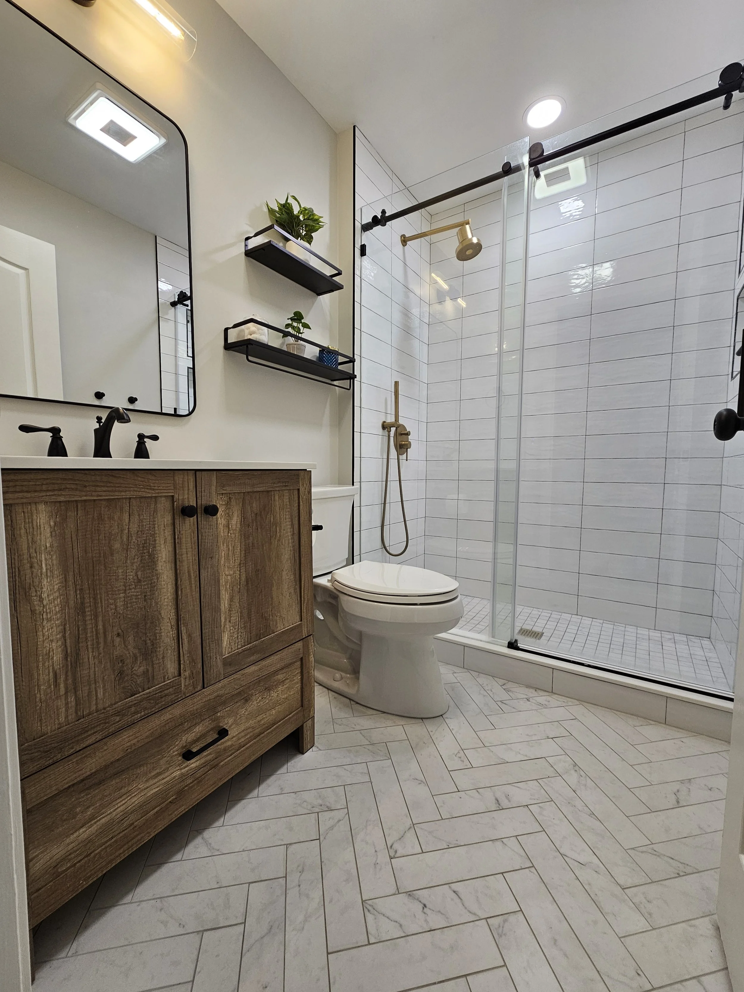 Nicole & Todd's Hallway Bathroom