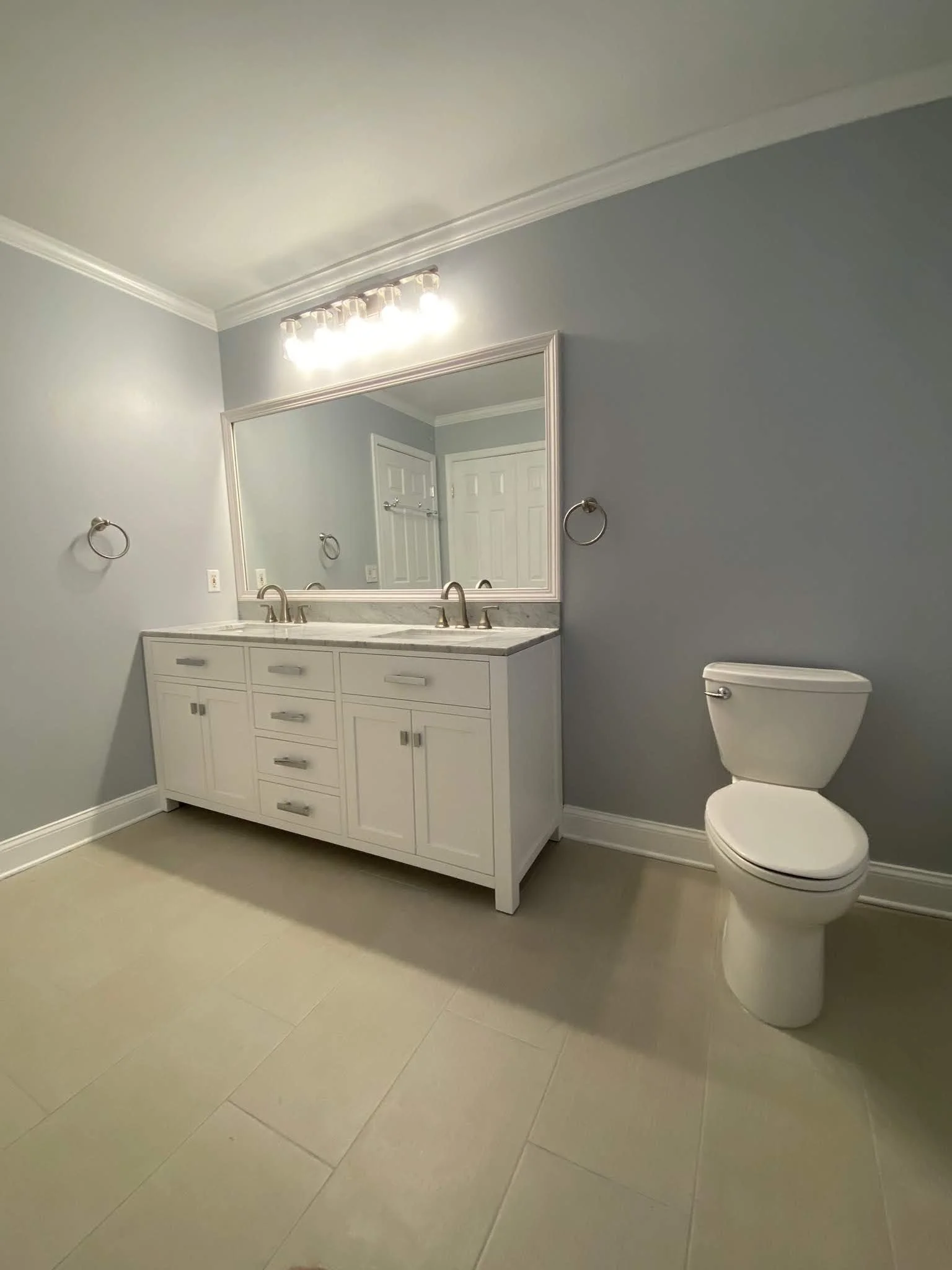 Karen & Duke's Hallway Bathroom