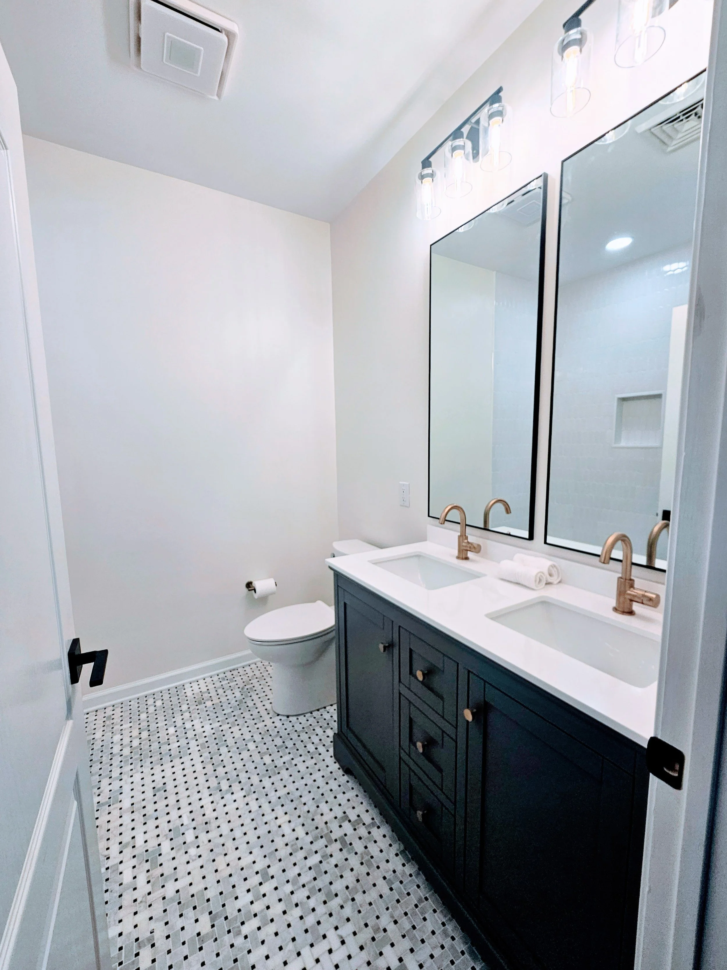 Justin & Carly's Hallway Bathroom