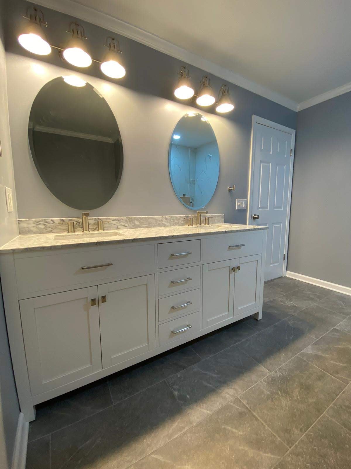 Karen & Duke's Master Bath Paint