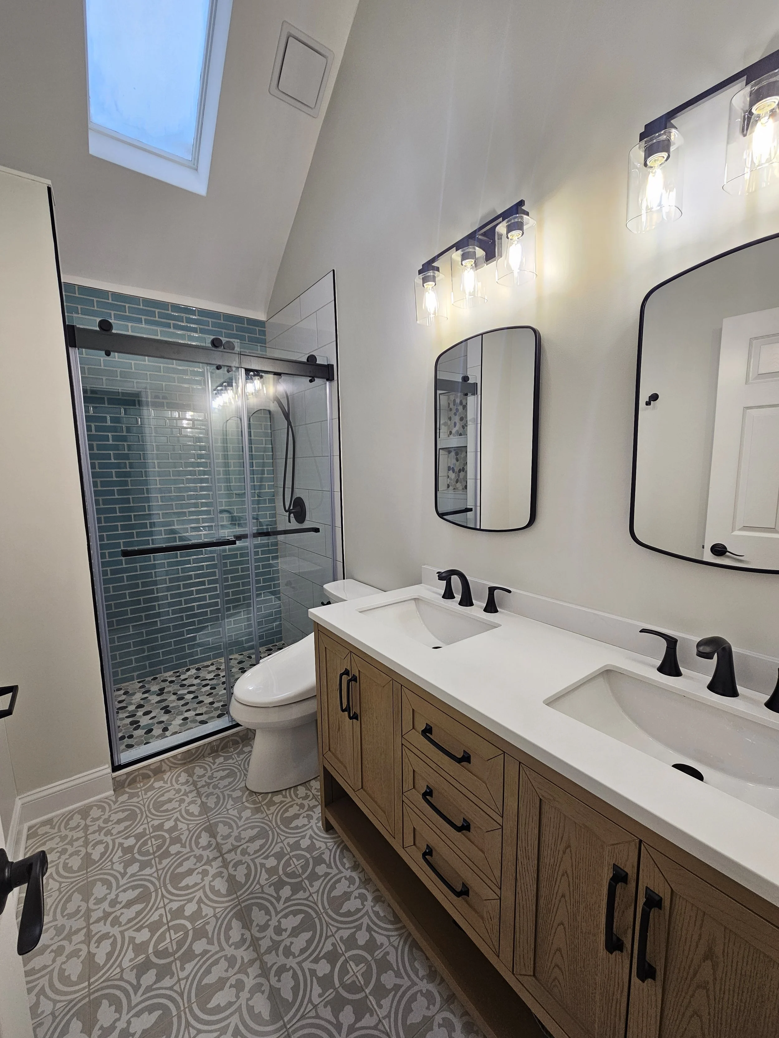 Ricardo & Christine's Hall Bath Paint