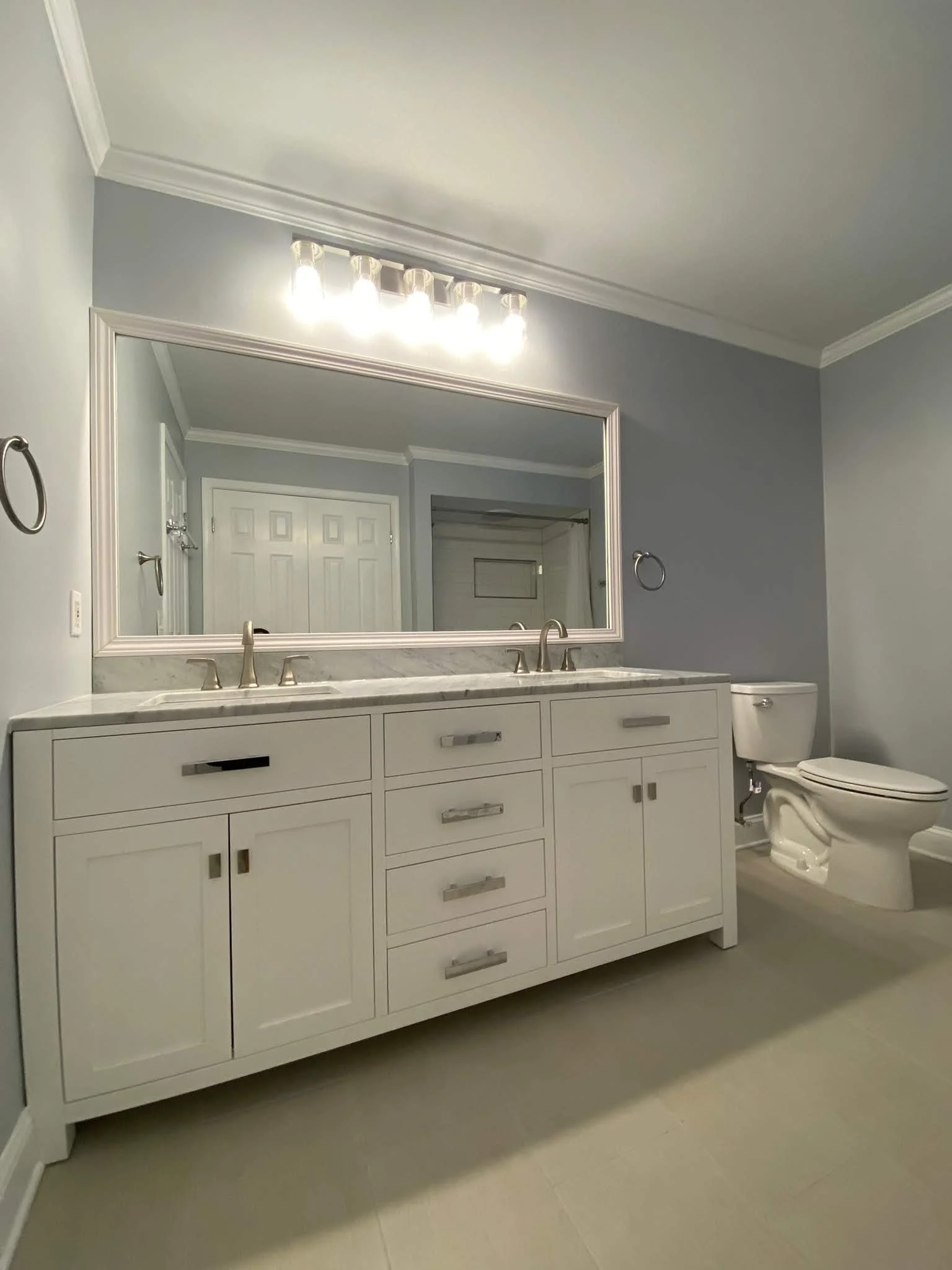 Karen & Duke's Hallway Bath Paint