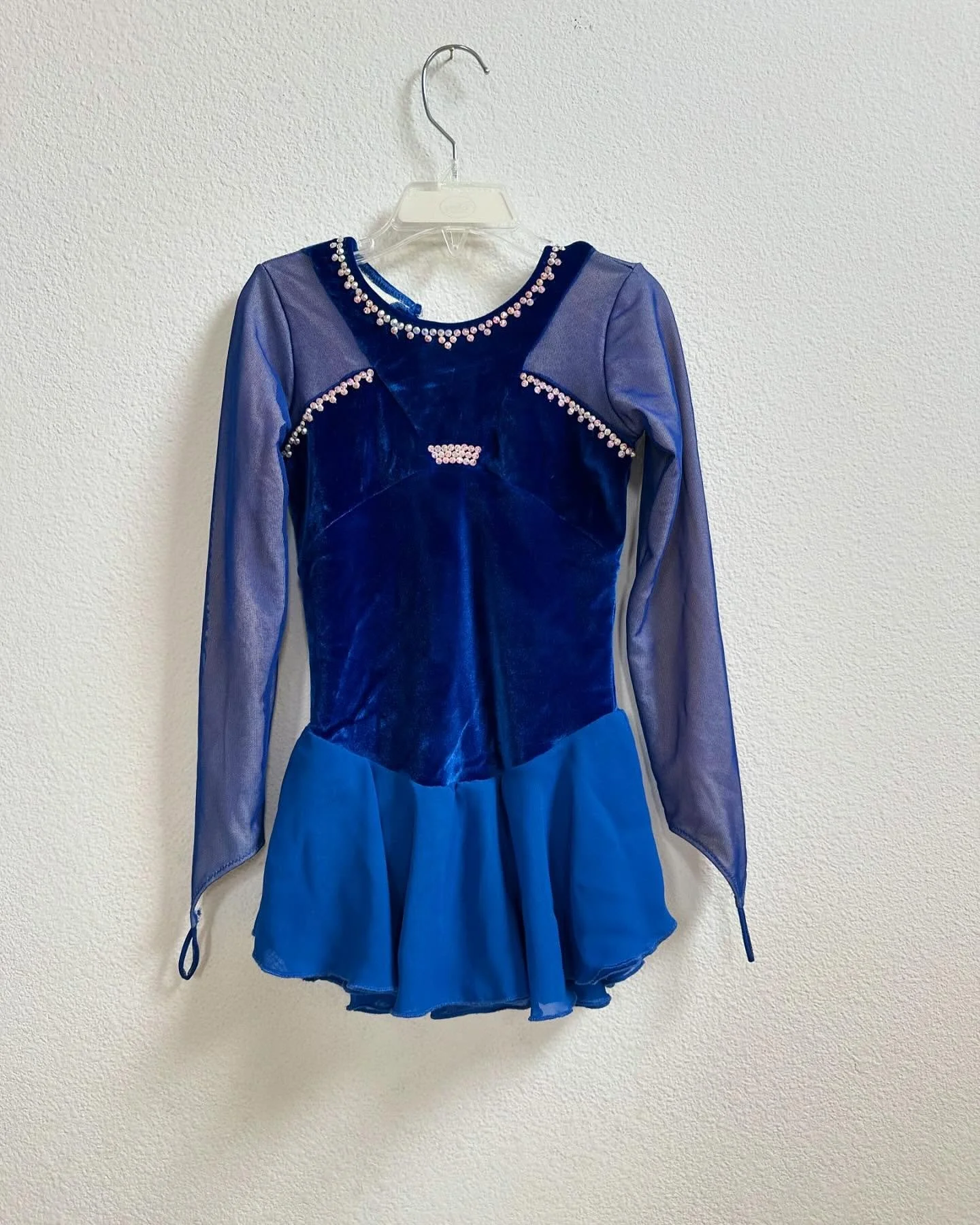 Simple, sparkling, and beautiful in blue &mdash; perfect for ages 5&ndash;9.
All pieces are kindly donated. We&rsquo;d love to see your participation!