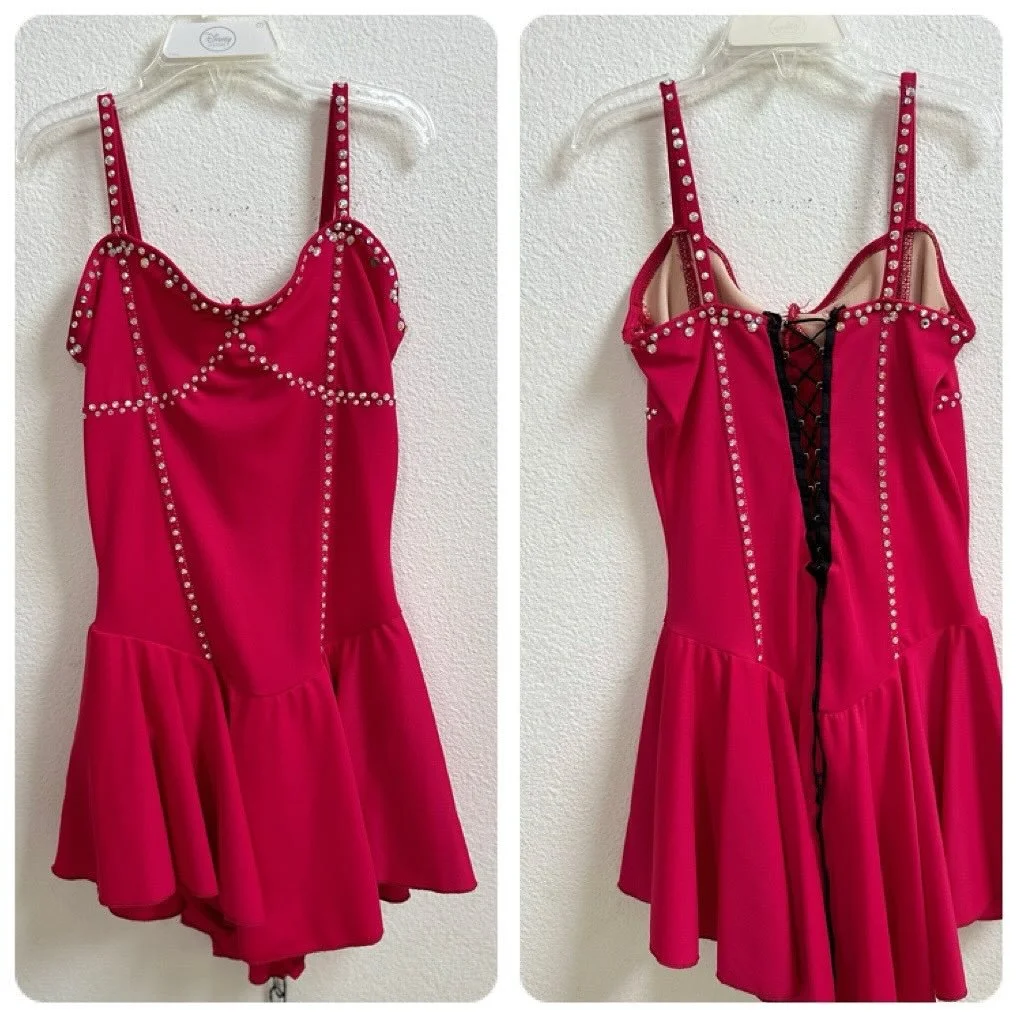 Passion in red &mdash; simple, bold, and perfect for ages 5&ndash;9.💃🏿💃🏿
 thanks to Team USA @annika.c_sk8 for the kind donation!