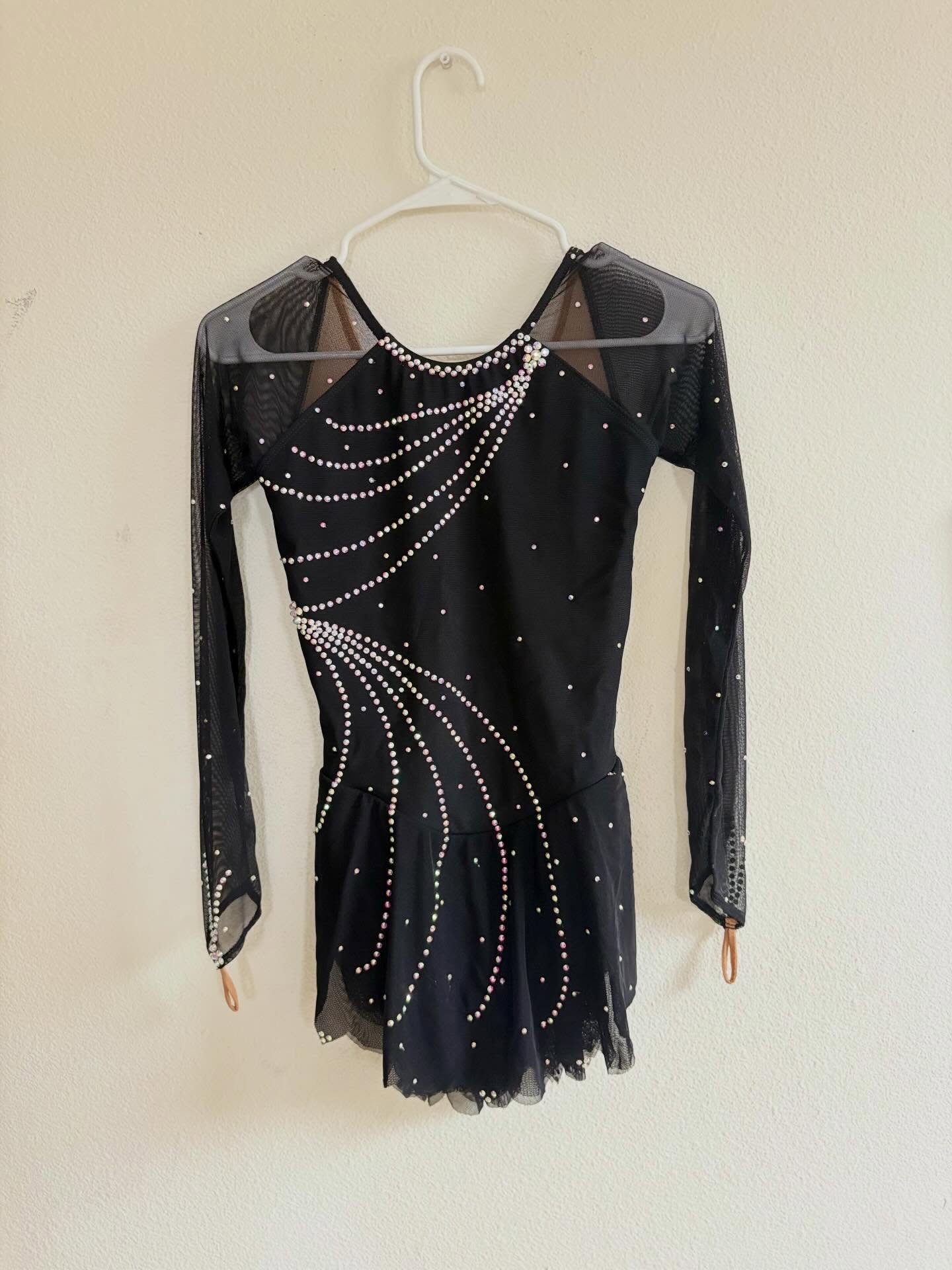 Elegant in black, with delicate stone details a high-level competition dress, now gifted with love&amp; FREE 
Thanks to @its._.shanayafar 
Available for free to a skater in need (size: approx. ages 11-15)