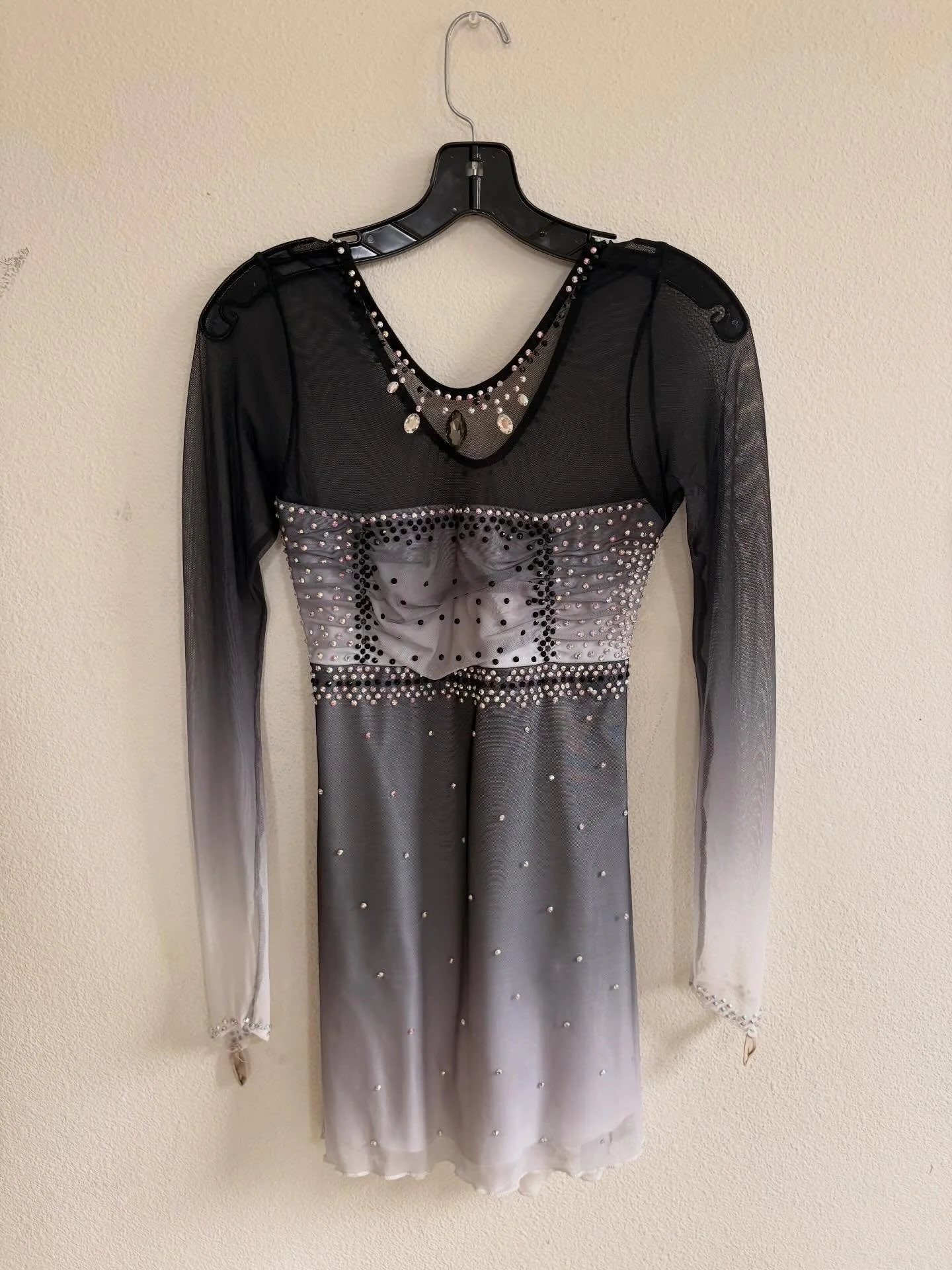 A beautiful dress featuring a natural blend of black and gray tones, elegantly enhanced with bold statement stones that highlight the neckline. ✨

With heartfelt thanks to @its._.shanayafar for this generous donation, the dress is offered completely 