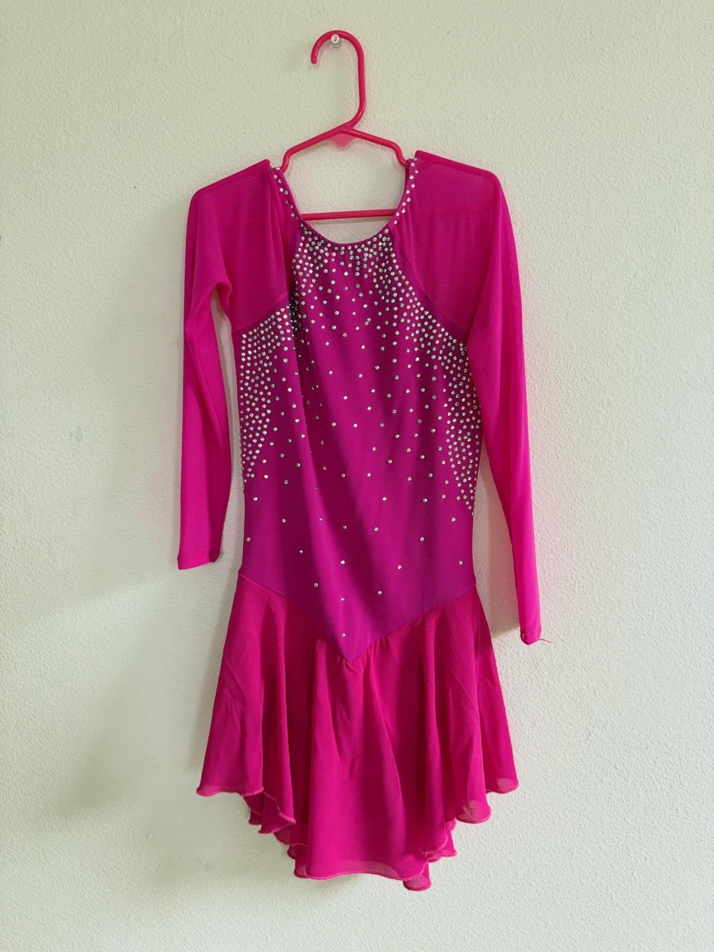 Bright, simple, and effortlessly eye-catching on the ice ✨
This beautiful dress is designed to highlight a skater&rsquo;s presence and shine under the lights.

Available for ages 9&ndash;12.
This dress is 100% FREE and generously donated.

With heart