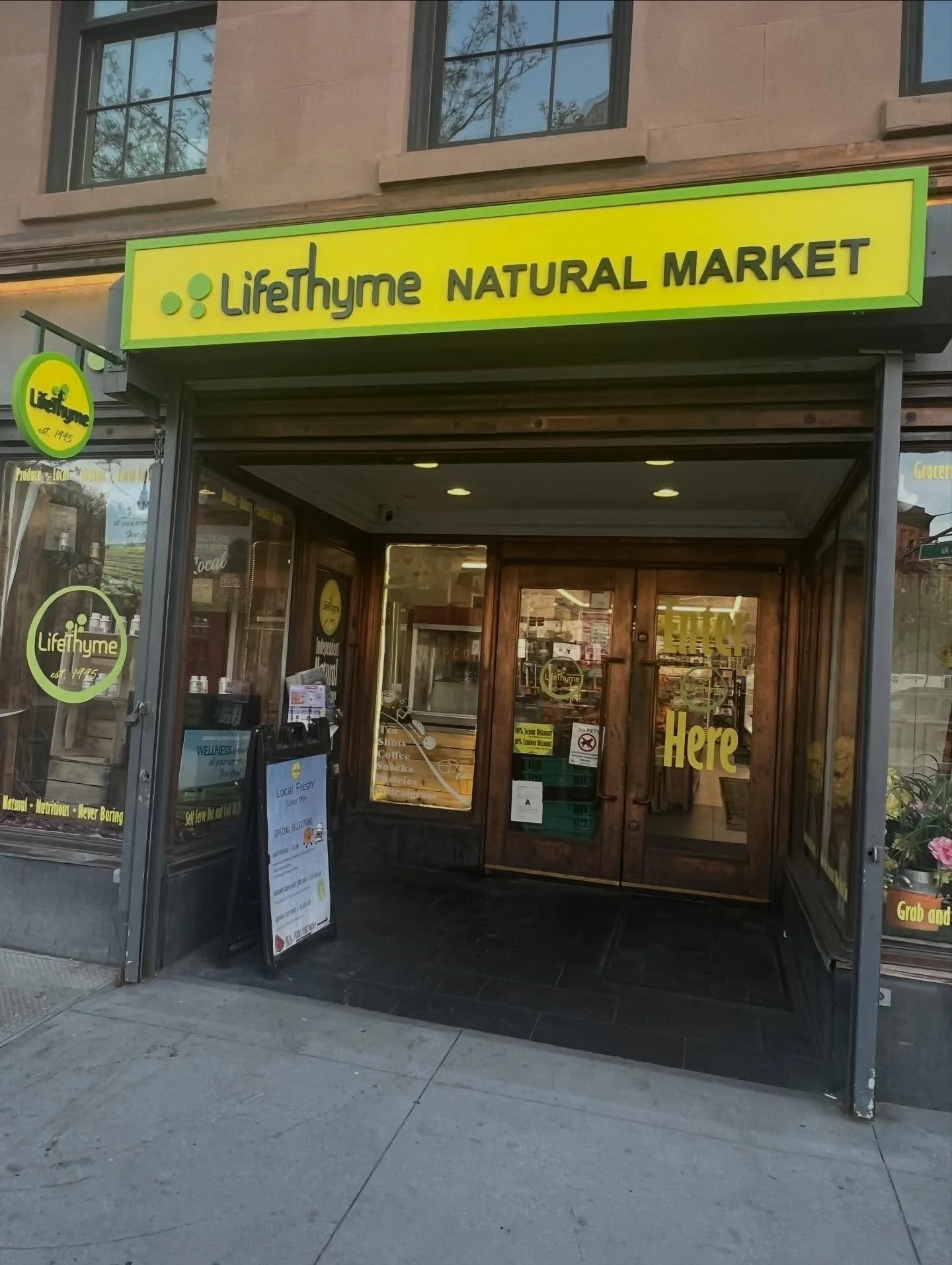 🚨 New Store Alert 🚨

We spent today sampling at our newest location, @lifethymemarket in the West Village. A truly local, independent grocery store that prioritizes the well-being of its customers. The best selection of healthy groceries (and now a