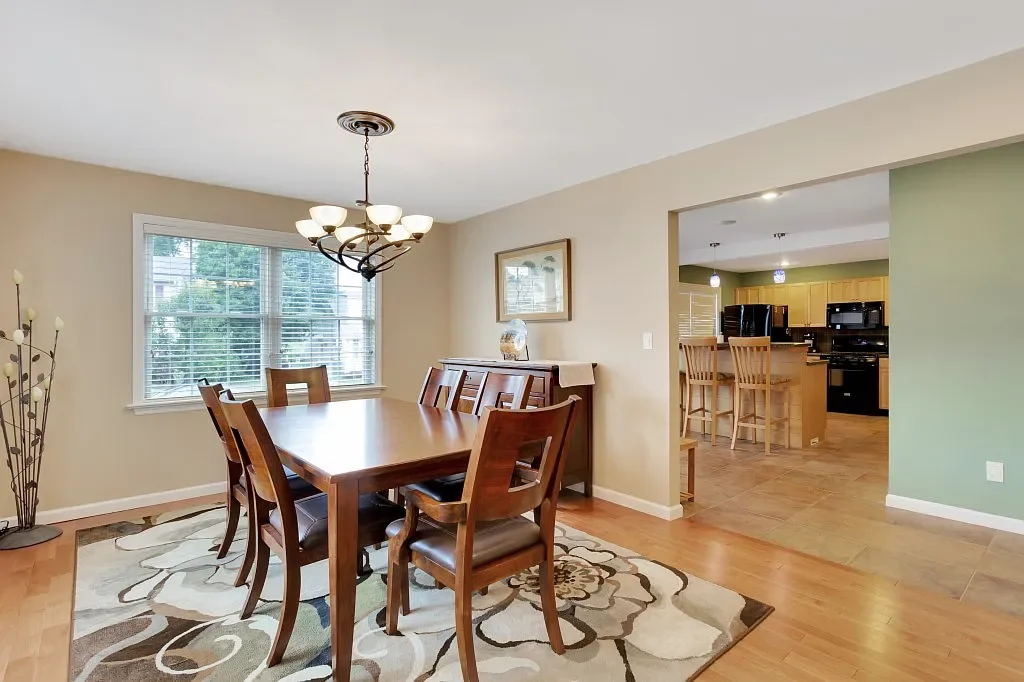 Diningkitchenview.webp