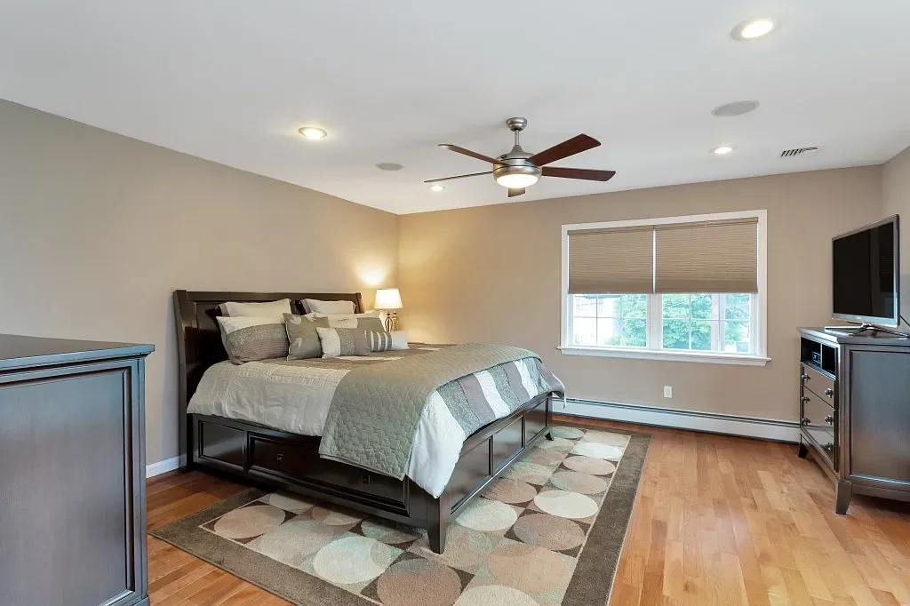 PrimaryMaster_bedroom.webp