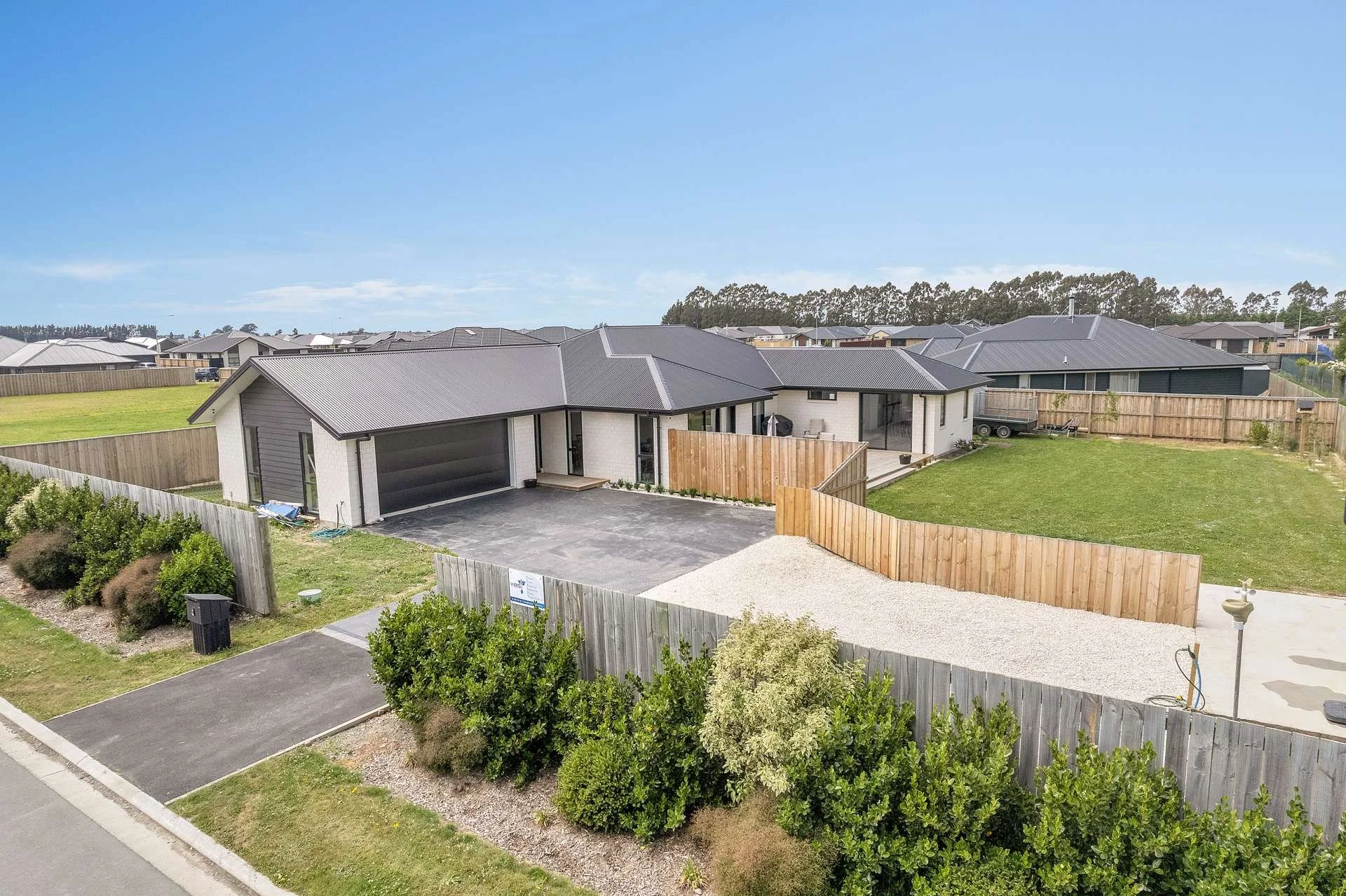 8 Owen Drive, DARFIELD