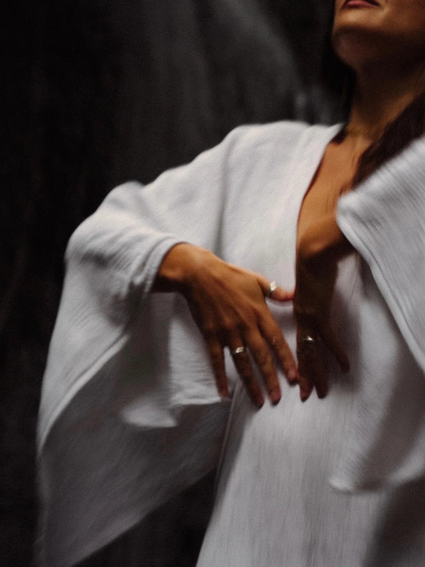 Happy Full Moon beautiful family 🤍 

I&rsquo;ve been in a sweet chrysalis these last weeks, taking care of my body which has been in a deep healing process since August, serving my beloved clients and pouring my heart into new creations on the horiz