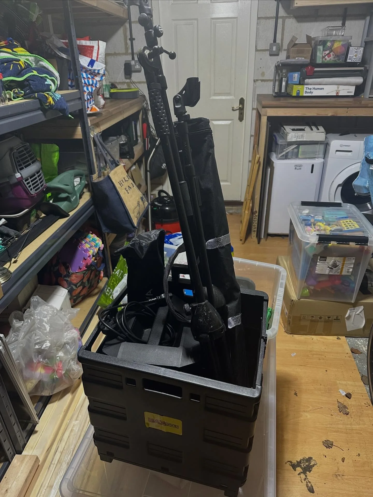 Tell me you are a producer without telling me&hellip; these are the only photos @rebeccarockerwrites got of today&rsquo;s Swindon Poetry Caf&eacute;. Riveting, I&rsquo;m sure you&rsquo;ll agree&hellip;

Luckily the incredible @driedflowers captures i